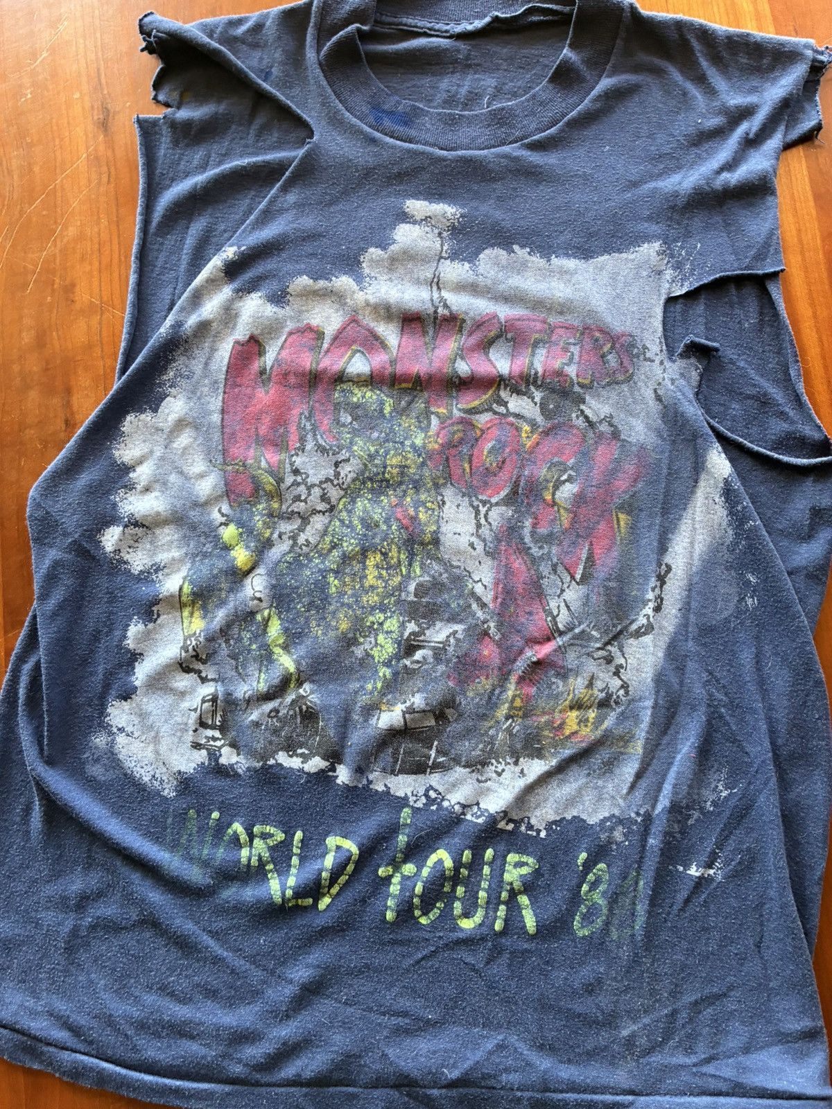 Vintage Vintage 1988 Monsters of Rock distressed tour shirt Size US M / EU 48-50 / 2 - 2 Thumbnail