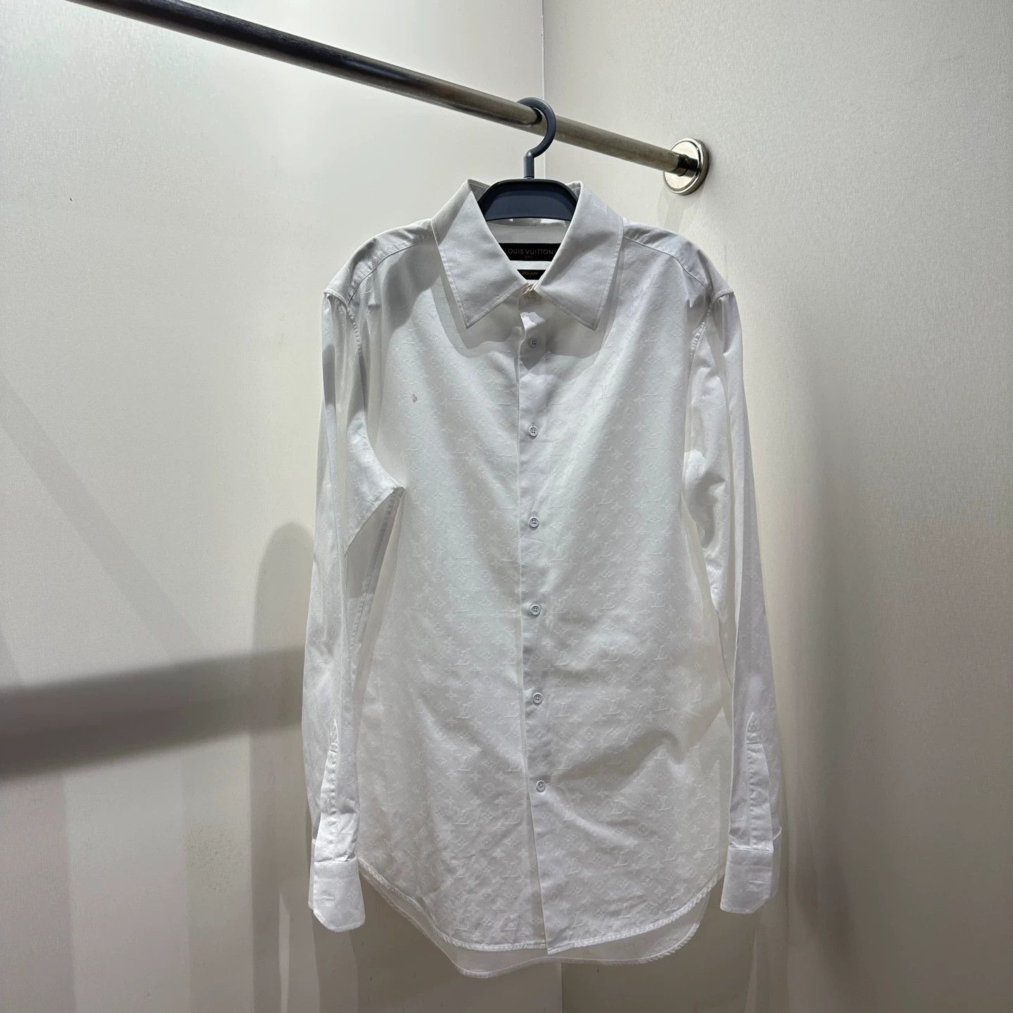 Louis Vuitton LV feb290 All Over Logo Long Sleeve Shirt 41/16 Size US XS / EU 42 / 0 - 1 Thumbnail