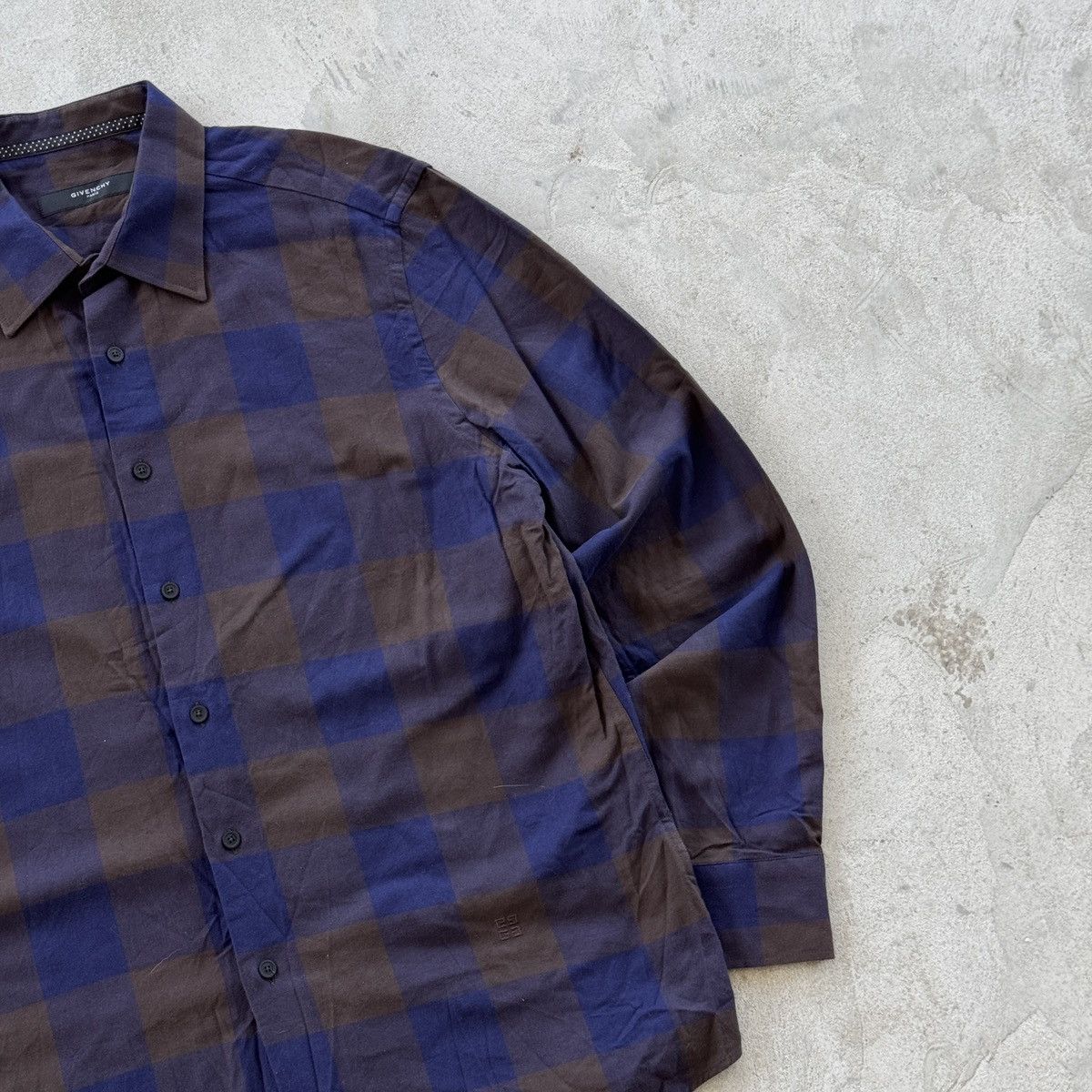 Givenchy Givenchy Paris Button Ups Plaid Shirt Embroidered Logo Size US L / EU 52-54 / 3 - 2 Thumbnail