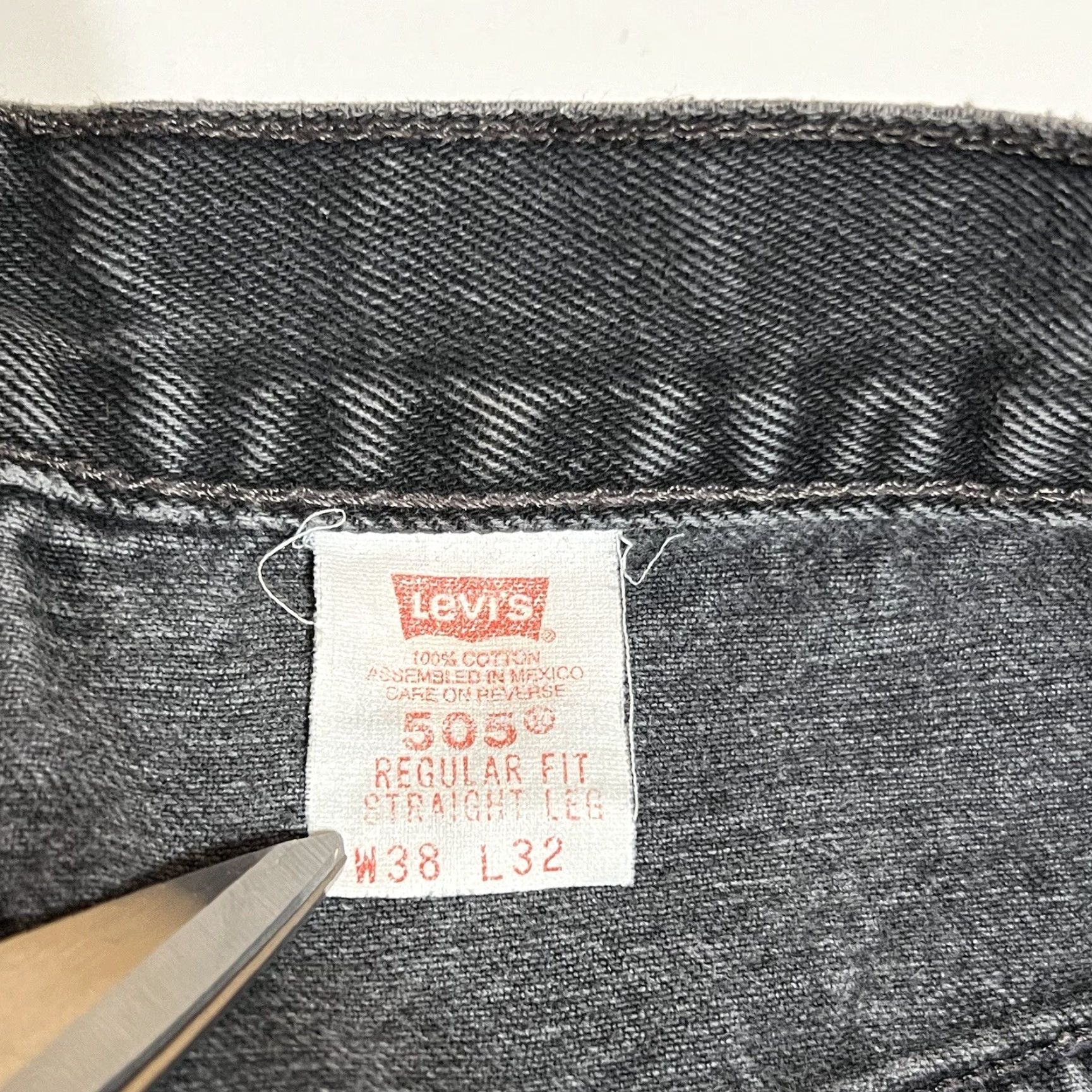 Levi's VINTAGE Levi's 505 Jeans Men's 36x31 Black Distressed 90s Grunge Straight Jeans Regular Mens Size US 36 / EU 52 - 7 Thumbnail