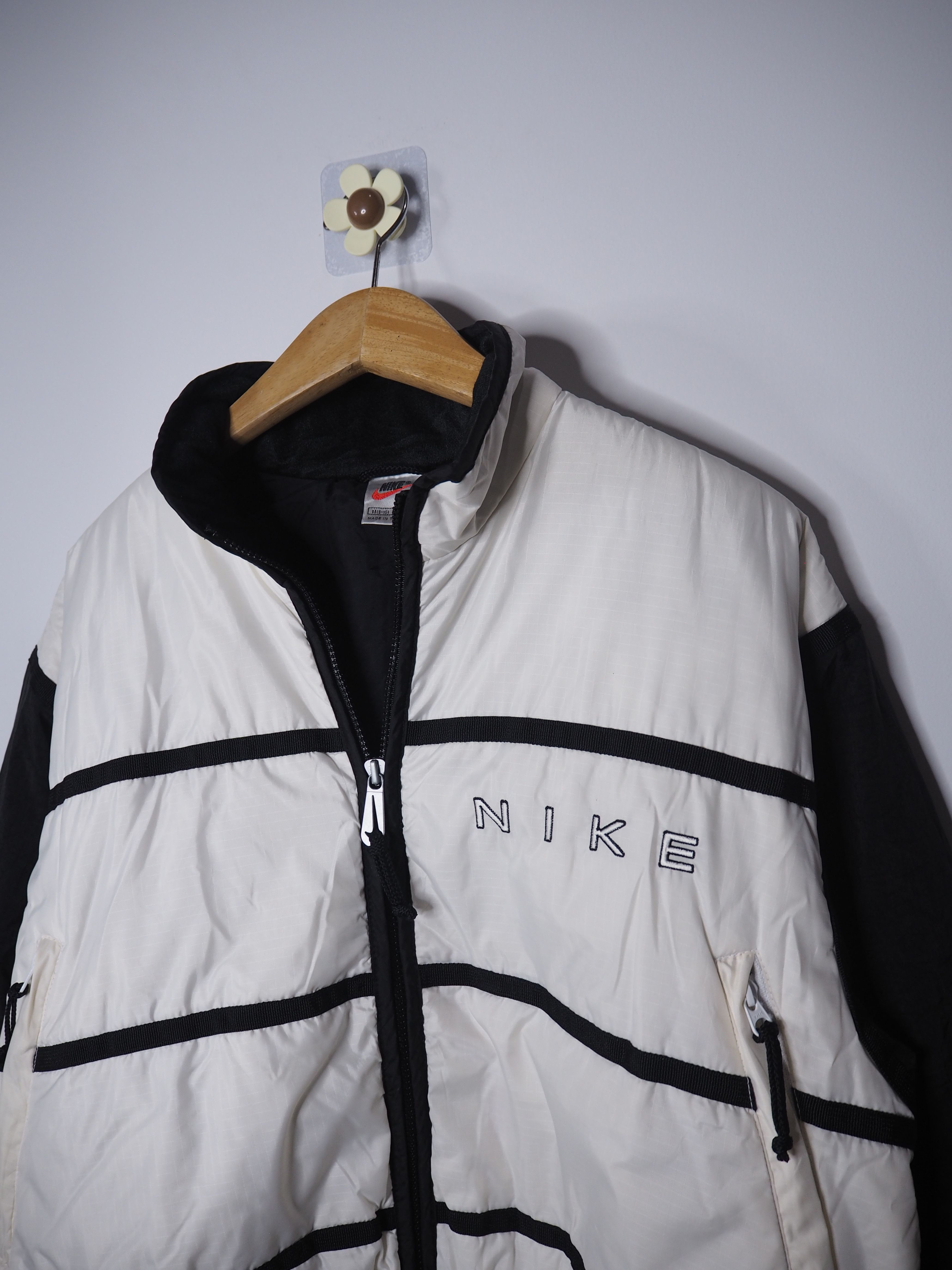 Nike Vintage Nike Bubble Jacket Women Size M Size US S / EU 44-46 / 1 - 3 Thumbnail