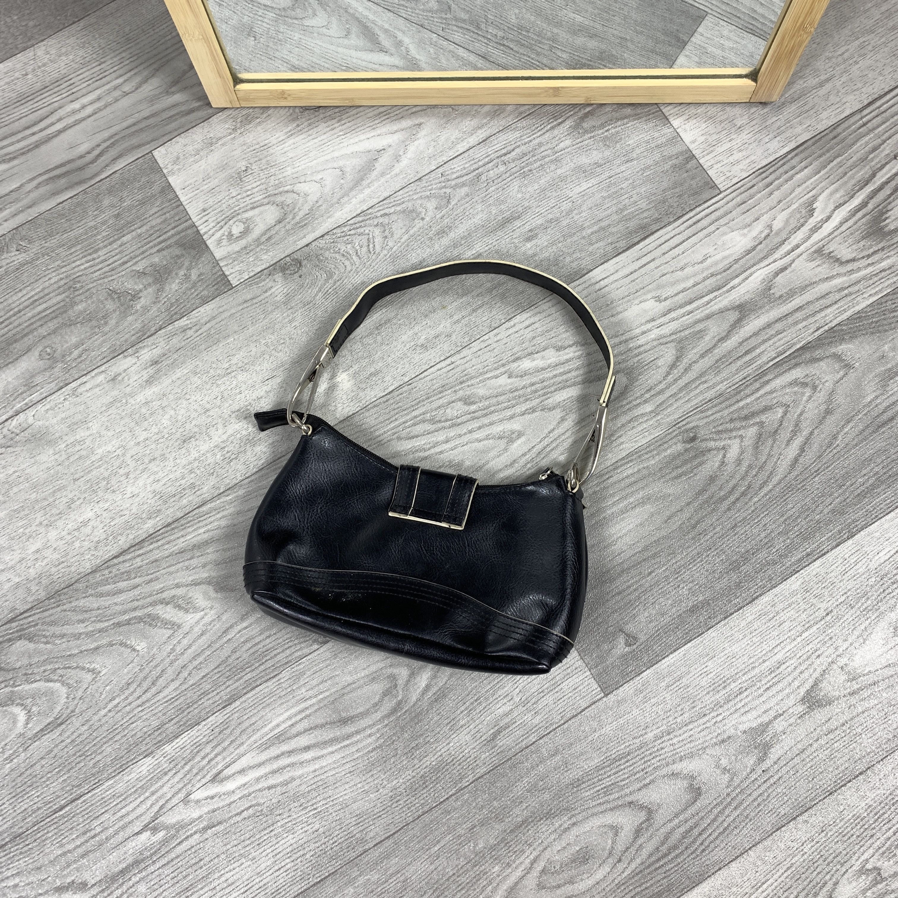 Vintage Vintage Y2K Basic Baguette Faux Leather Women's Handle Bag Size ONE SIZE - 4 Thumbnail