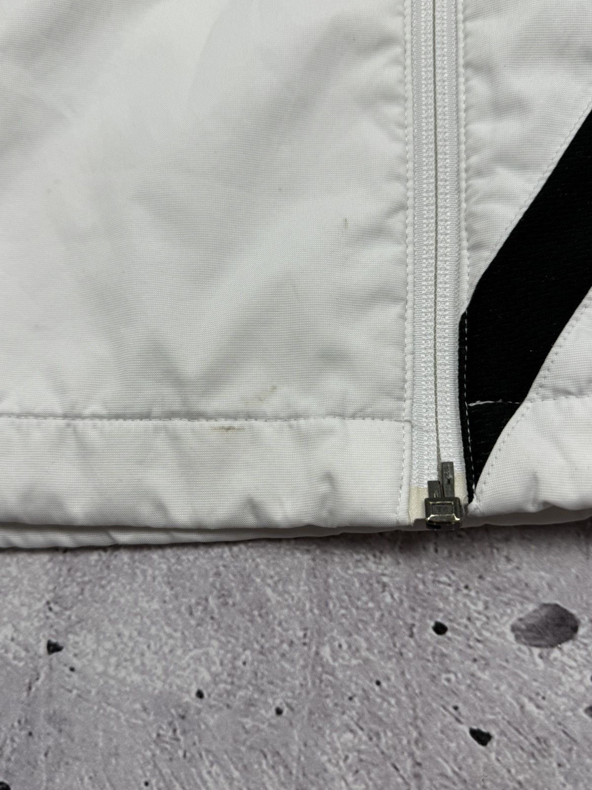 Nike × Vintage Vintage Nike Juventus Blockcore Nylon Track Jacket Size US M / EU 48-50 / 2 - 13 Thumbnail