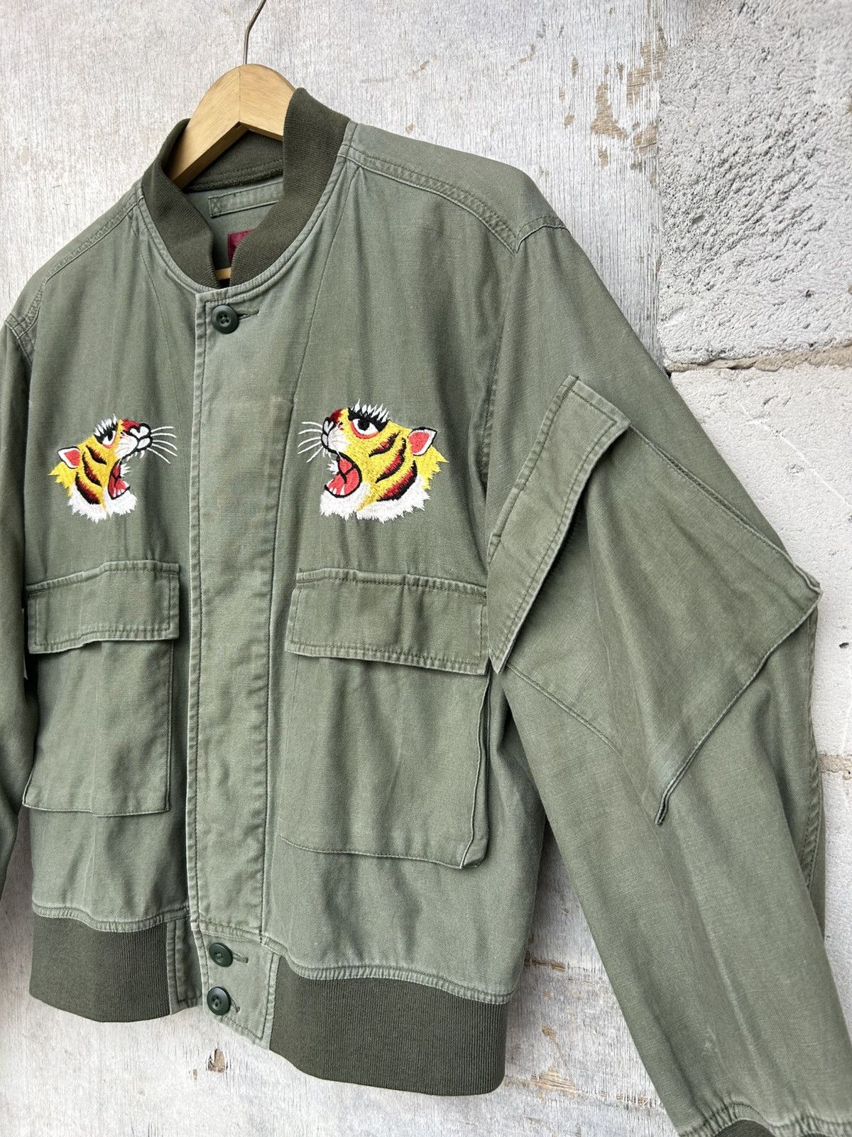 Avirex Avirex Tiger Embroidery Bomber Jacket Size US L / EU 52-54 / 3 - 2 Thumbnail