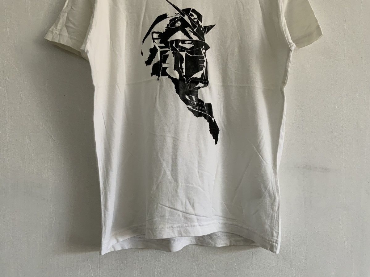 Uniqlo Uniqlo Gundam Illustrations Tee Size US S / EU 44-46 / 1 - 4 Thumbnail