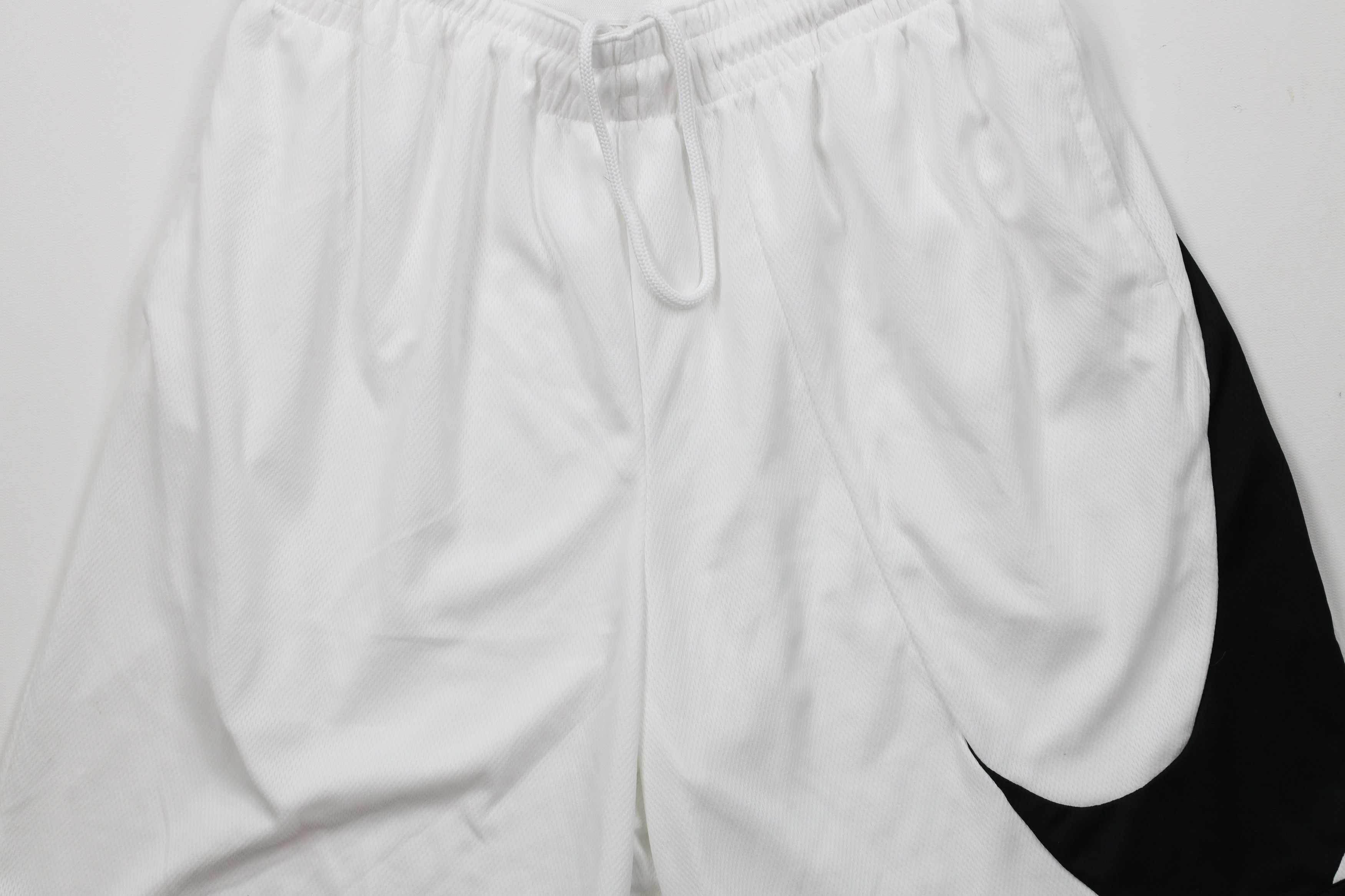 Nike × Vintage Nike Dri-Fit Logo Gym Basketball Shorts White Polyester Size US 34 / EU 50 - 3 Thumbnail