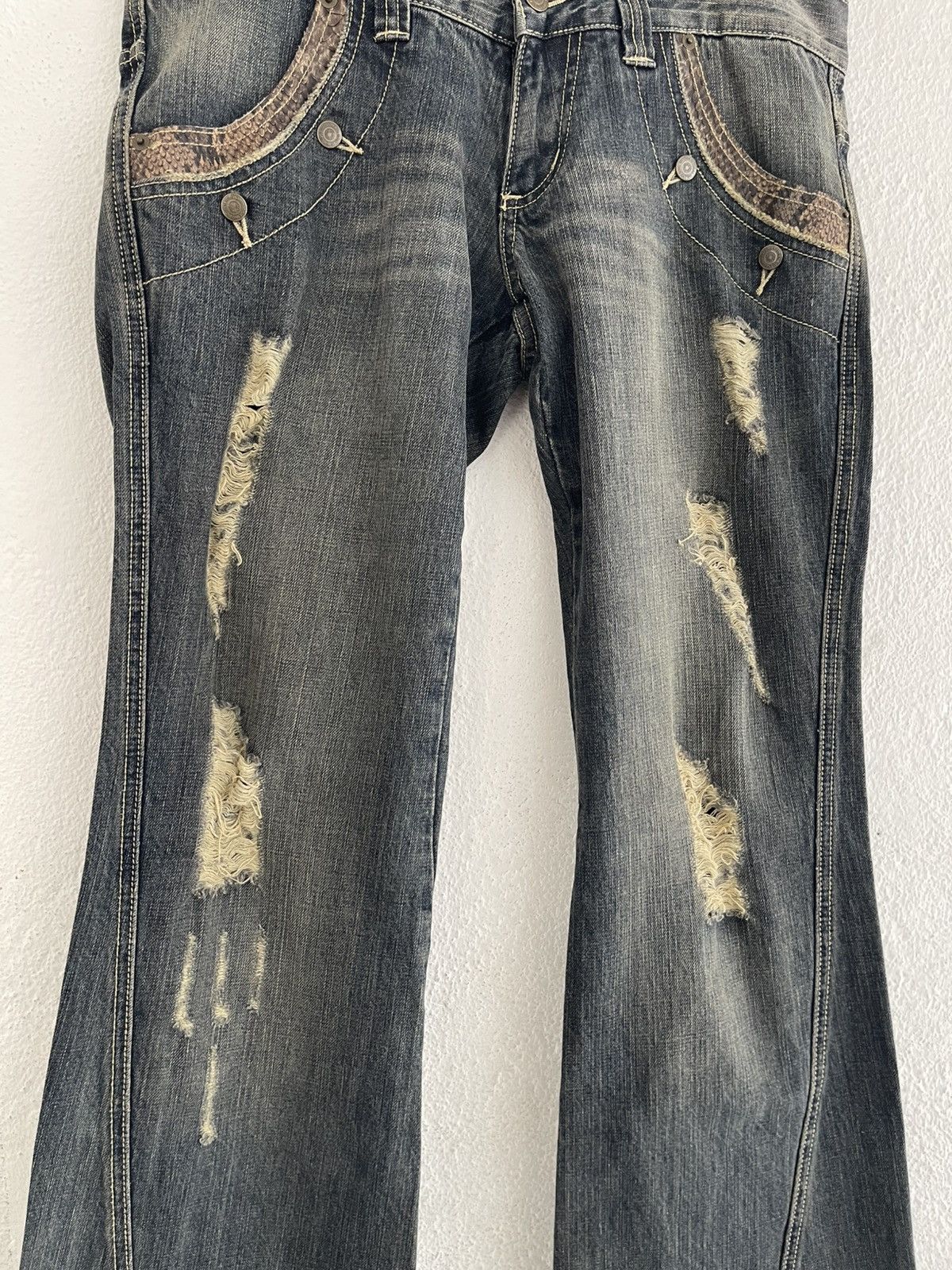 Tornado Mart Tornado Mart Python Detailed Distressed Flared Jeans Size US 35 - 4 Thumbnail