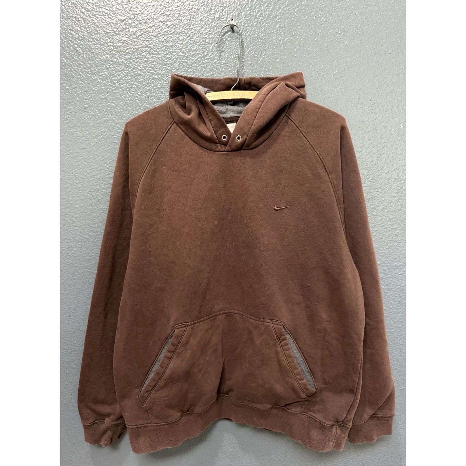 Nike VINTAGE Nike Hoodie Brown L Men's Pullover Y2K Mini Swoosh Distressed 27in 22in Pit to Pit Size US L / EU 52-54 / 3 - 3 Thumbnail