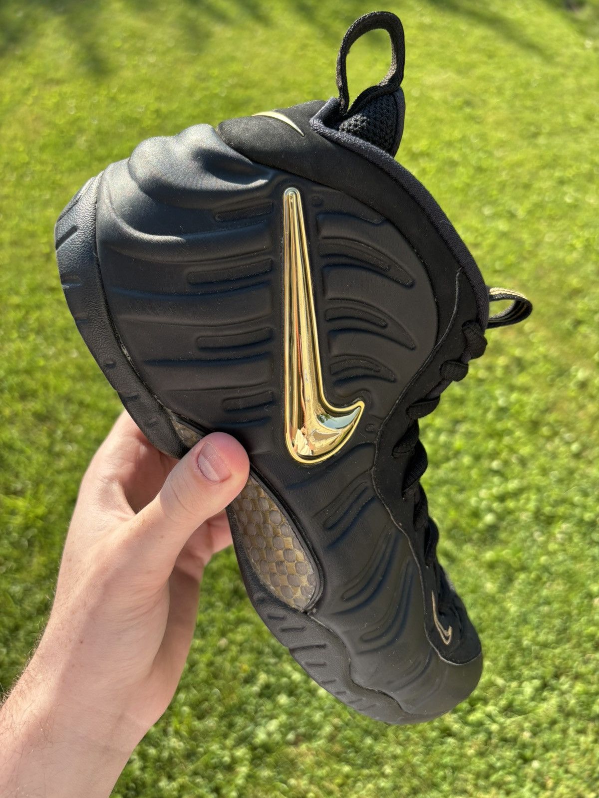Nike Nike Air Foamposite Pro Black Metallic Gold 2018 Size 8.5 Size US 8.5 / EU 41-42 - 1 Thumbnail