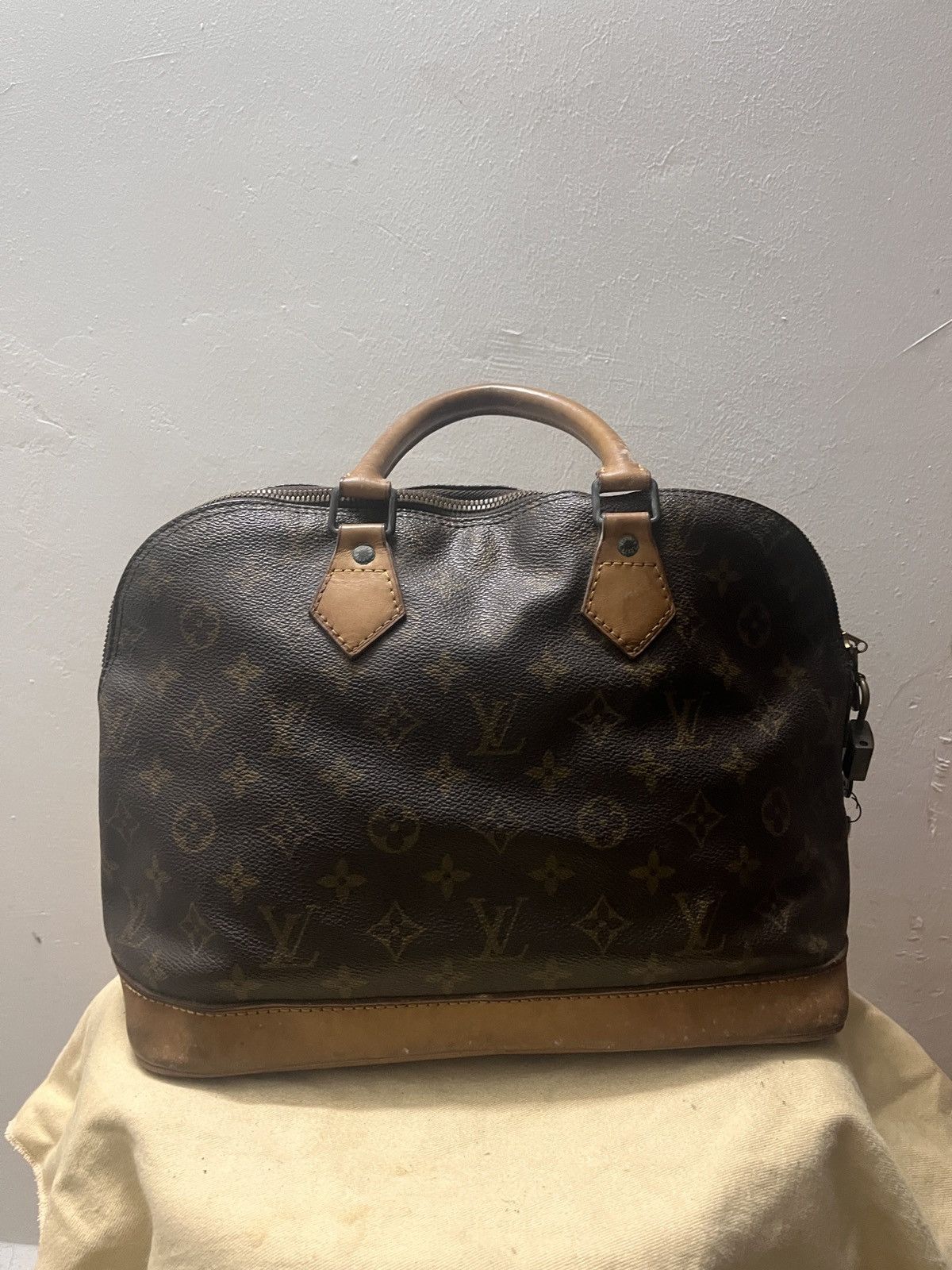 Louis Vuitton louis vuitton alma Size ONE SIZE - 4 Thumbnail