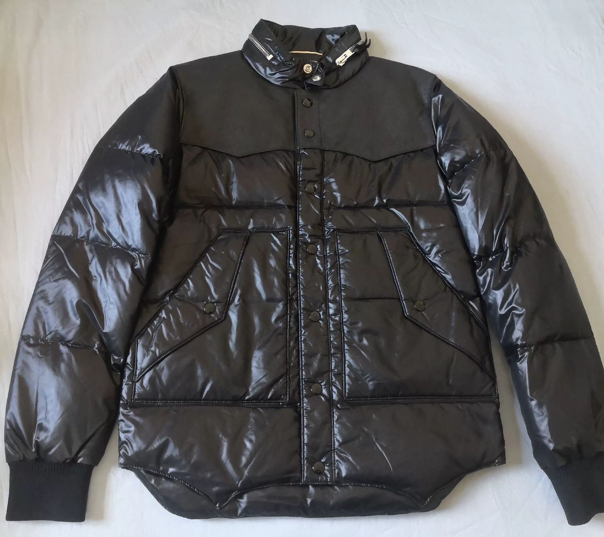 Saint Laurent Paris Saint Laurent Black Shiny Puffer Jacket Size US S / EU 44-46 / 1 - 1 Thumbnail