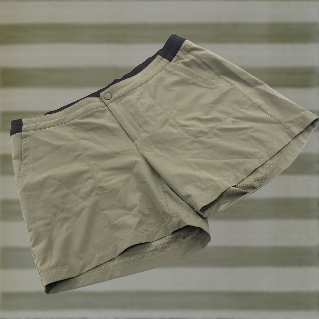 The North Face The North Face Shorts Women XL 16 Green Stretch Athletic Casual Hiking Climbing NF0A2WKK Size 40" / US 18 - 1 Thumbnail
