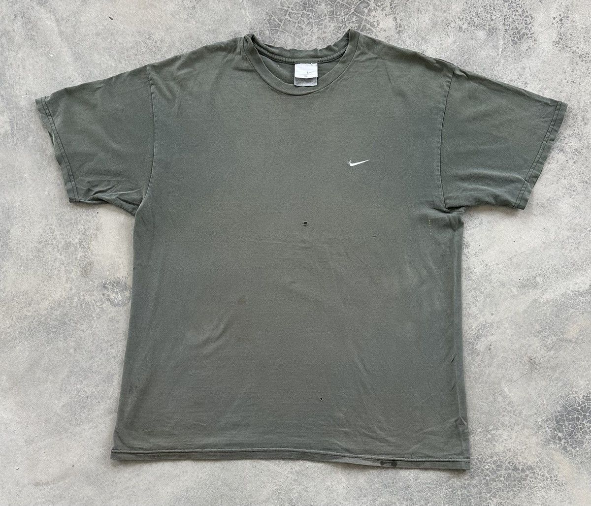 Nike × Vintage VINTAGE NIKE WELL WORN MINI SWOOSH TEE Size US XL / EU 56 / 4 - 1 Thumbnail