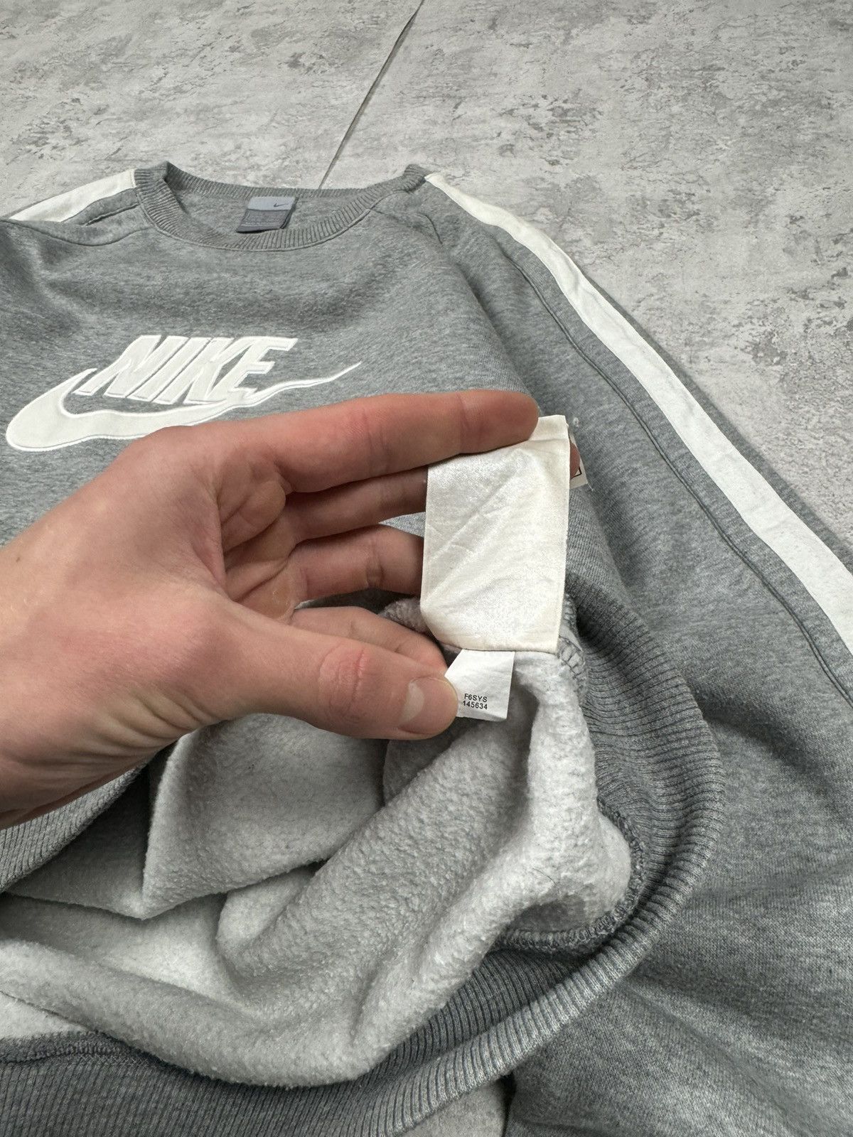 Nike Vintage Nike Y2K Sweatshirt Big Logo Size M Size US M / EU 48-50 / 2 - 12 Thumbnail