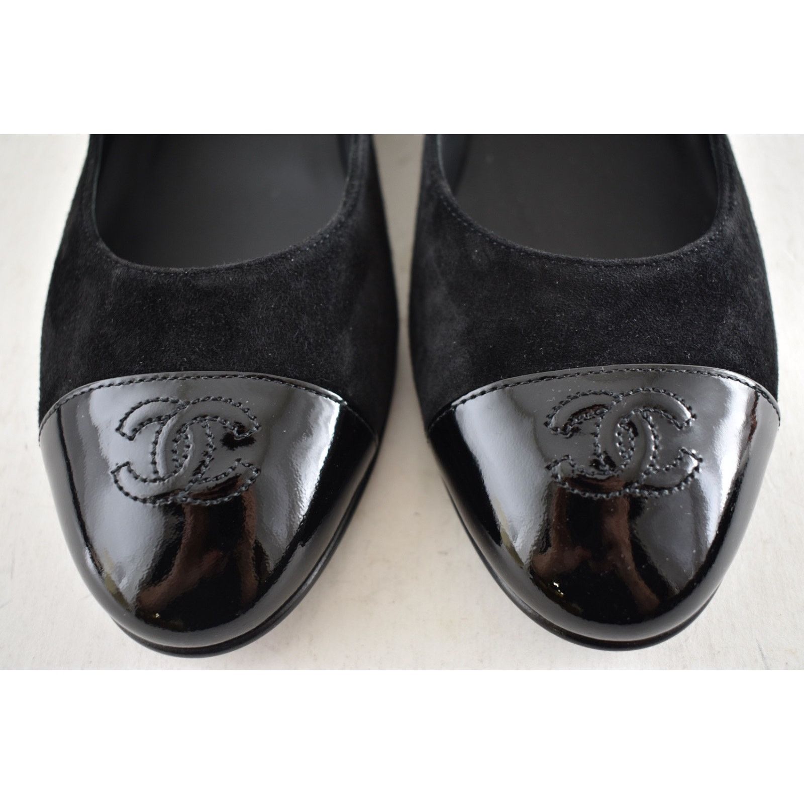 Chanel Chanel Black Suede Patent CC Mary Jane Flat 40 Size US 9 / IT 39 - 10 Thumbnail