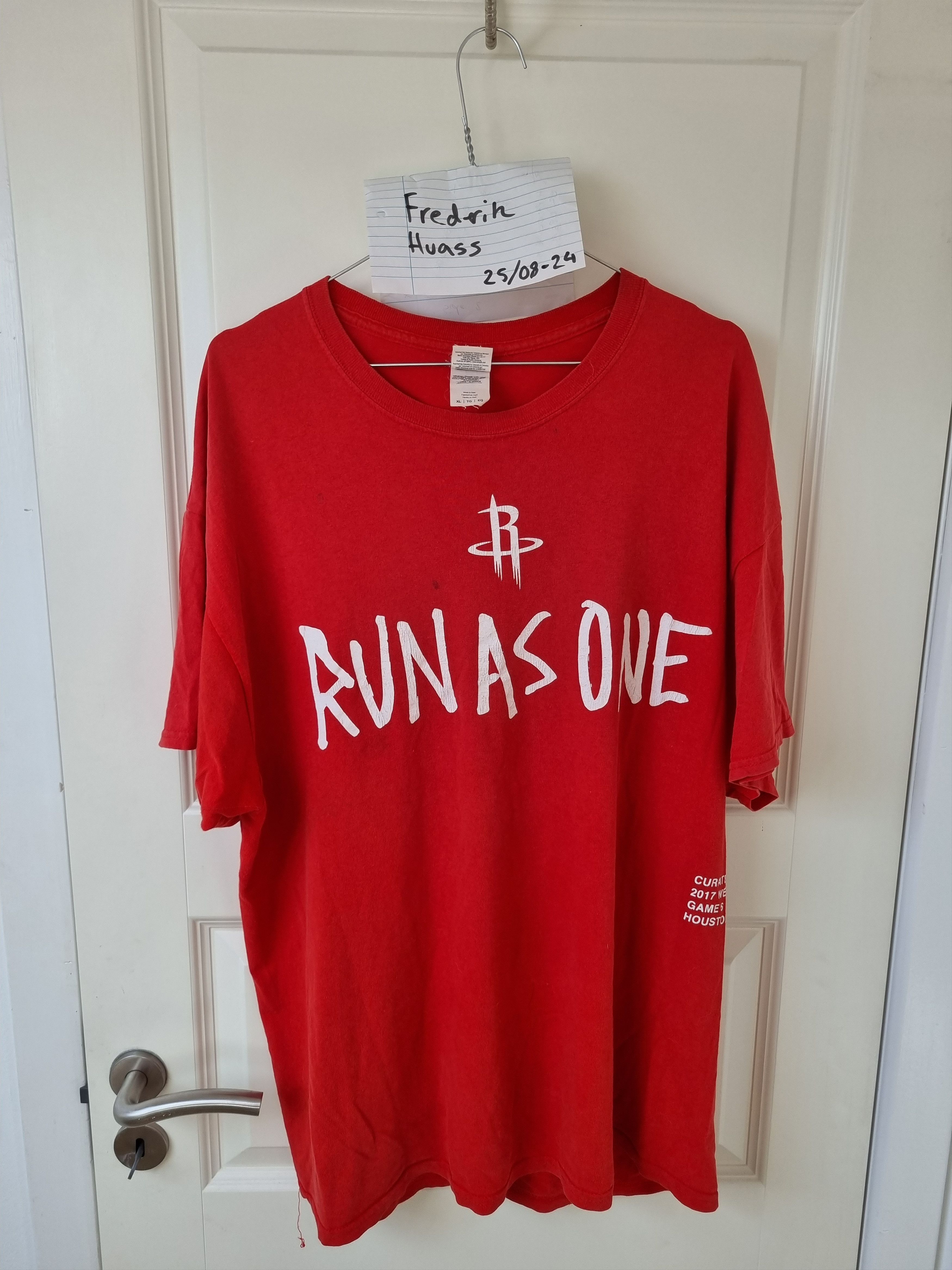 Travis Scott Run as One tshirt Size US XL / EU 56 / 4 - 2 Thumbnail