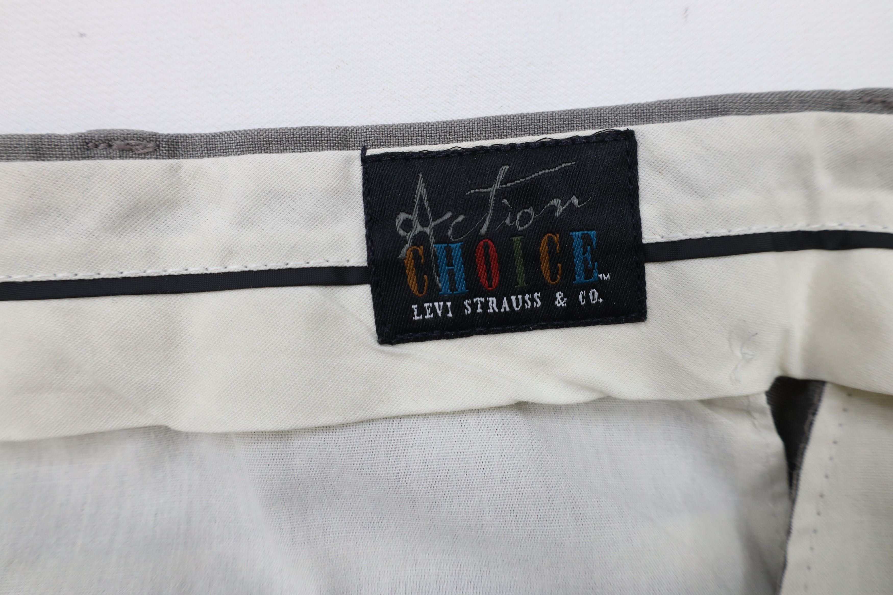 Levi's × Vintage Vintage 90s Levis Pleated Cuffed Wide Leg Chino Pants Gray Size US 34 / EU 50 - 9 Thumbnail