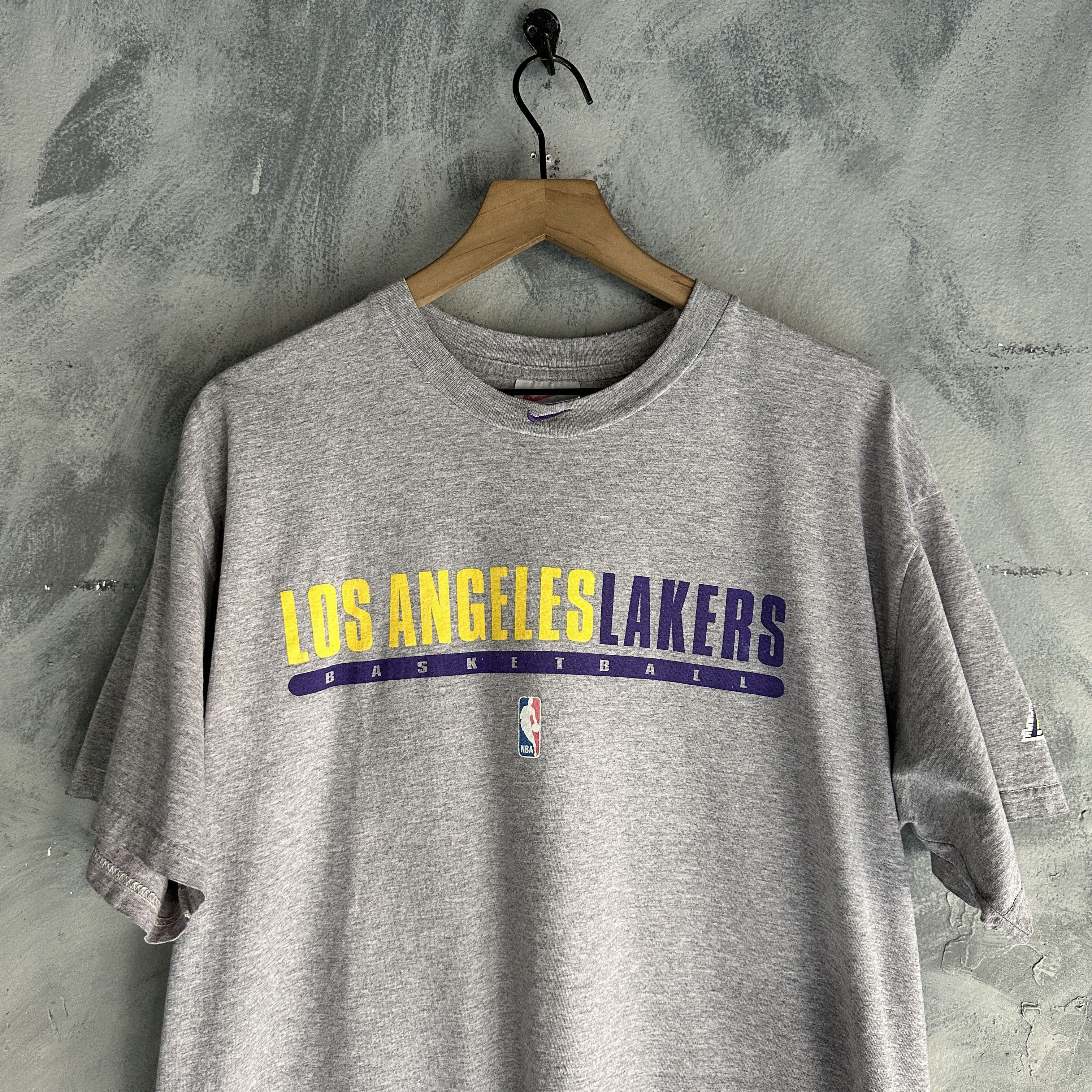 Nike VTG Nike Los Angeles Lakers T Shirt Mens Center Swoosh Size US L / EU 52-54 / 3 - 2 Thumbnail
