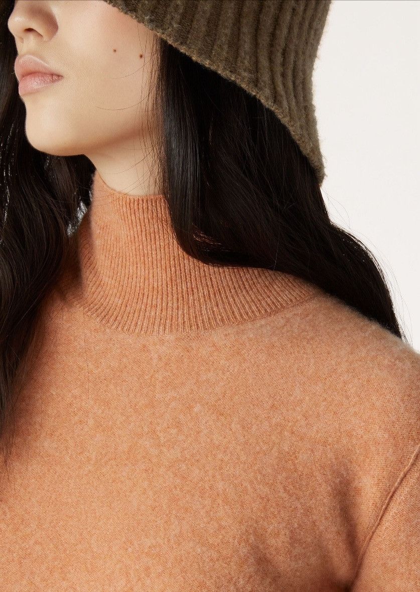 Loro Piana o1srvl11e0725 FAO2888 Turtleneck Sweater in Light Orange Size XS / US 0-2 / IT 36-38 - 4 Thumbnail