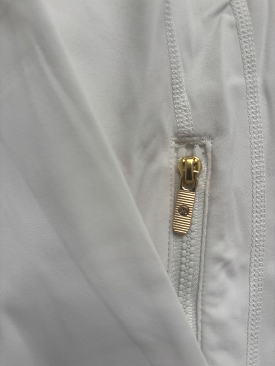 Lululemon Lululemon two piece white creme set size 6 Size M / US 6-8 / IT 42-44 - 4 Thumbnail
