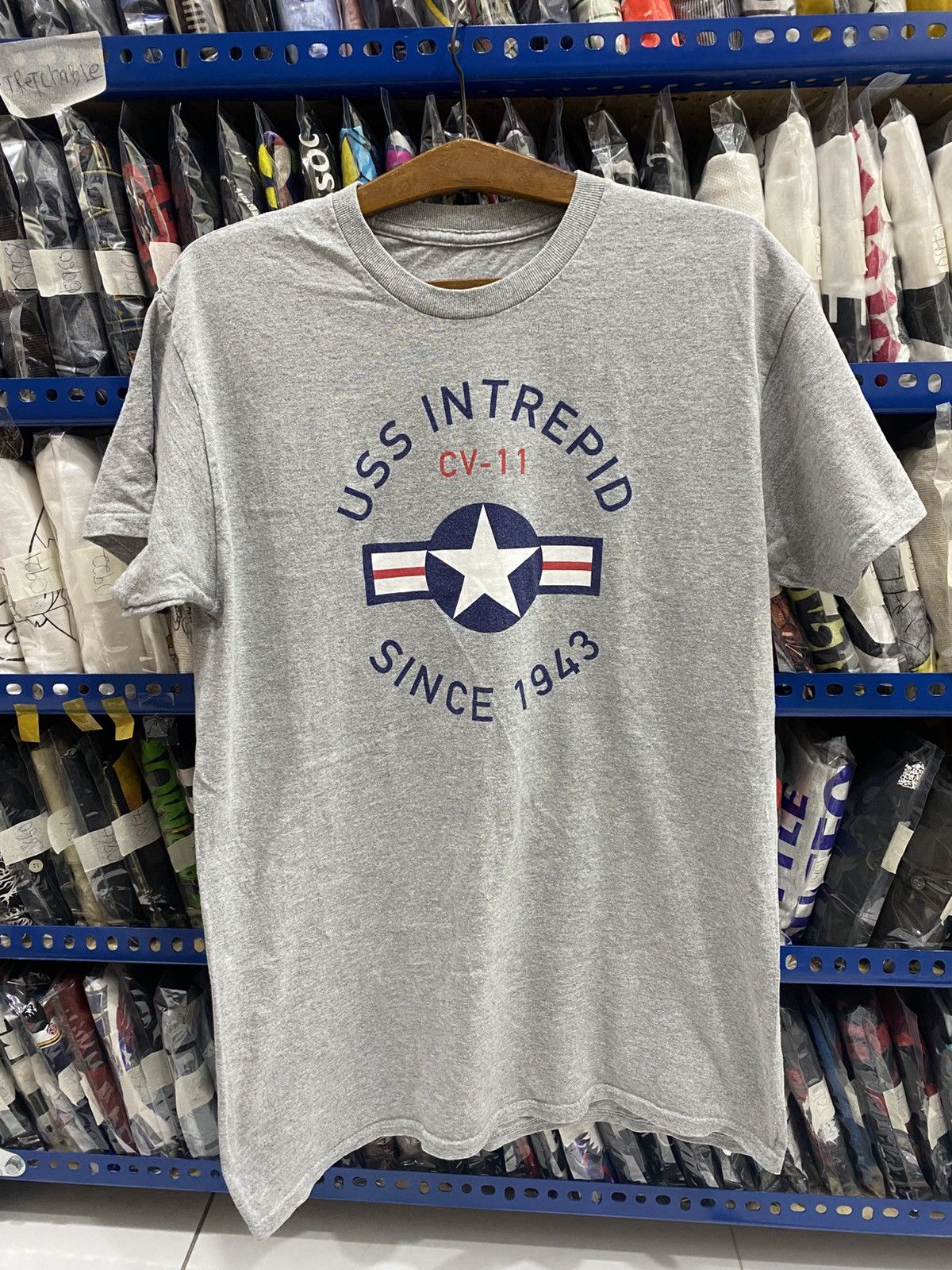 Avirex USS INTREPID SINCE 1943 TSHIRT Size US M / EU 48-50 / 2 - 1 Thumbnail