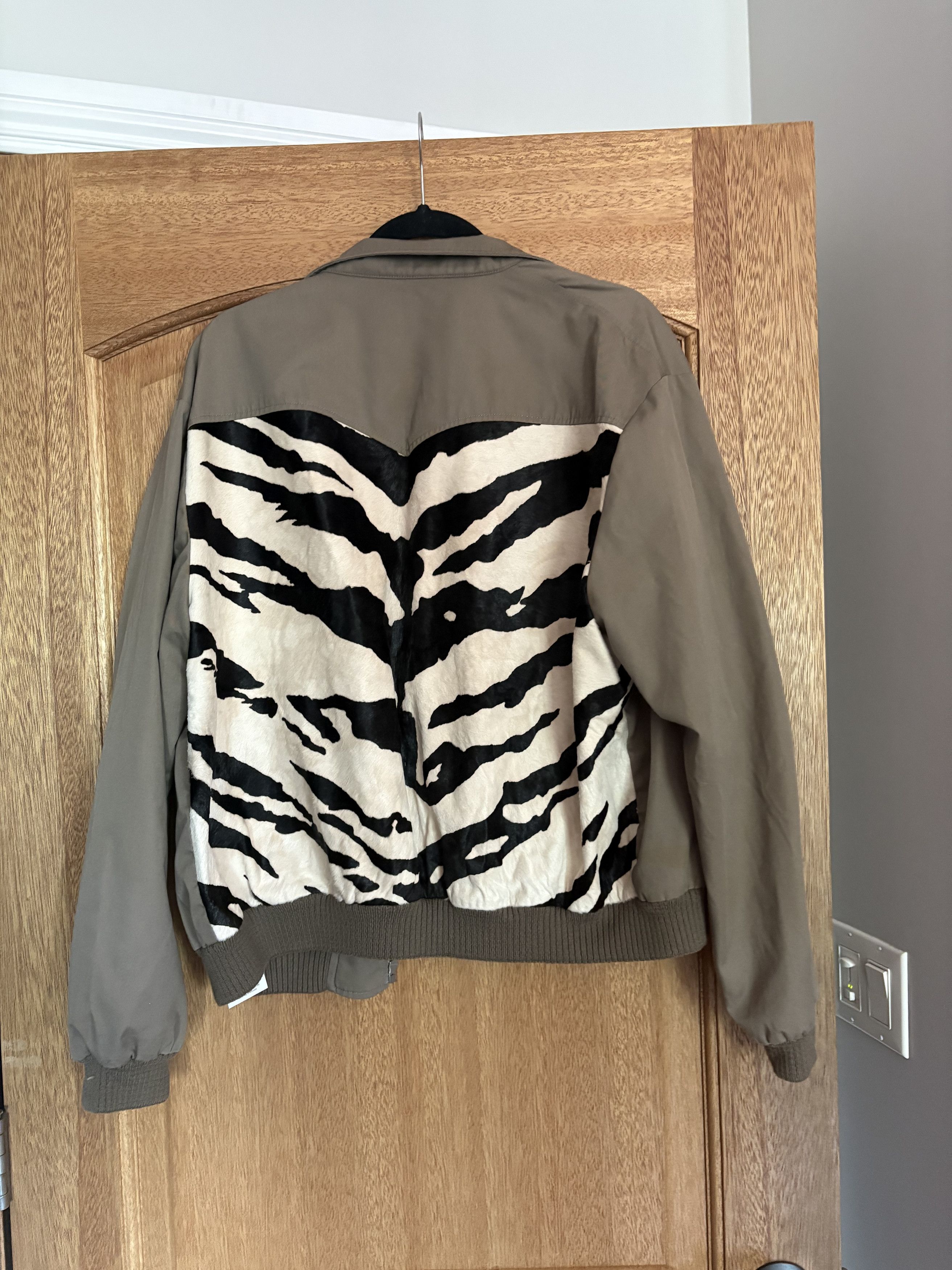 Yves Saint Laurent YSL zebra skin backpatch bomber Size US M / EU 48-50 / 2 - 4 Thumbnail