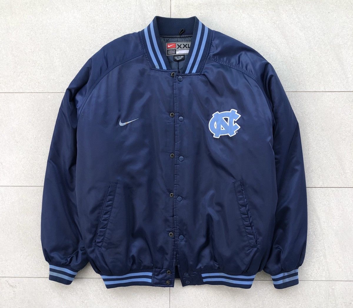 Nike Vintage Nike North Carolina UNC Tar Heels Bomber Jacket Size US XXL / EU 58 / 5 - 1 Thumbnail