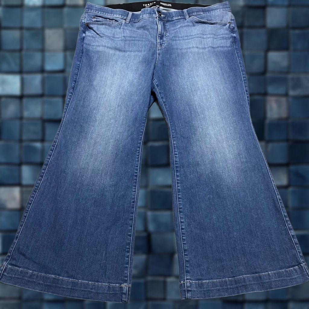 Torrid Torrid Jeans Flared 26P Petite Blue Denim Medium Wash 5-Pocket Stretch Size 26" / US 2 / IT 38 - 1 Thumbnail