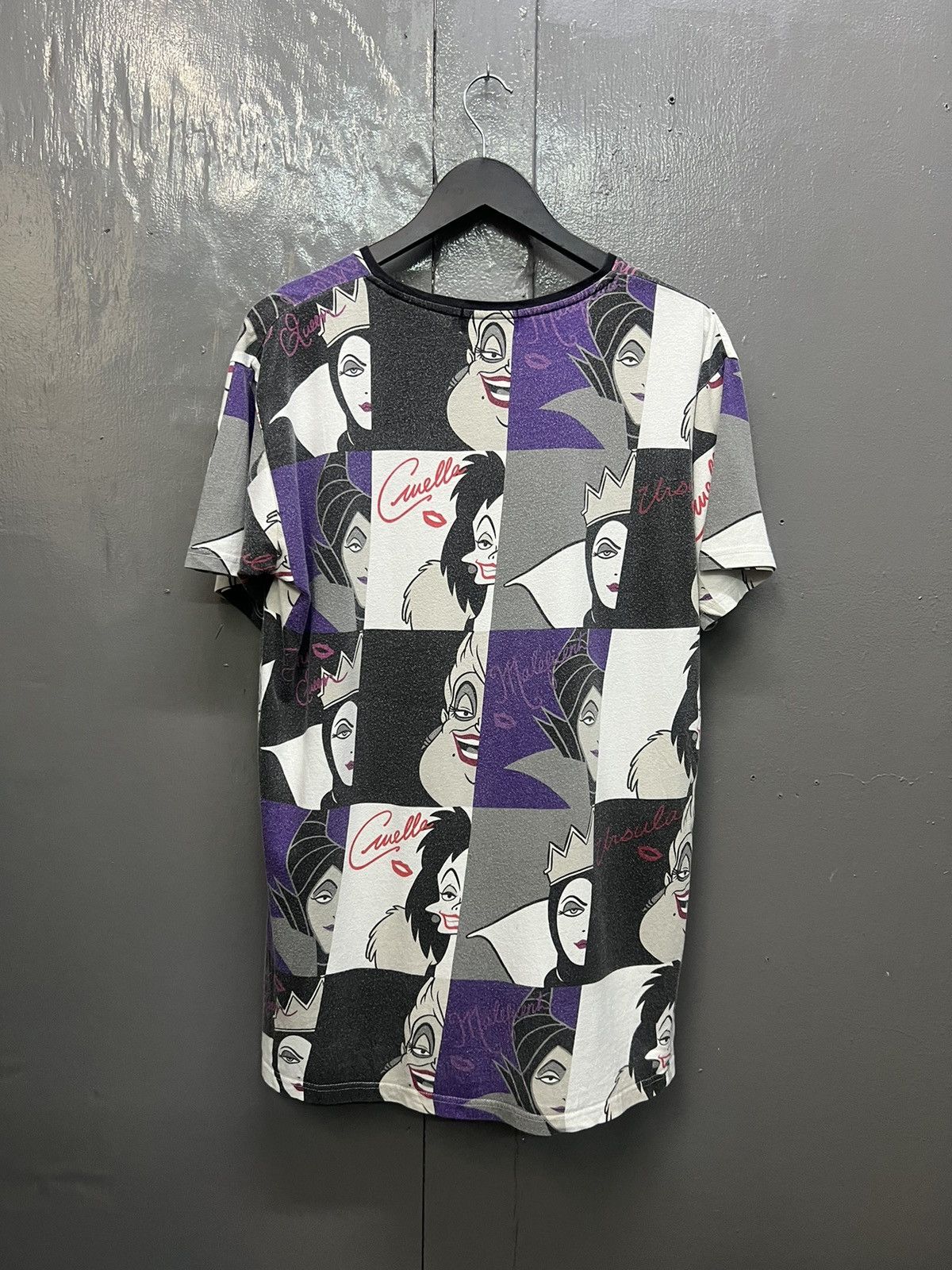 Disney Vintage Disney The Queen Tshirt Fullprint Size US M / EU 48-50 / 2 - 4 Thumbnail