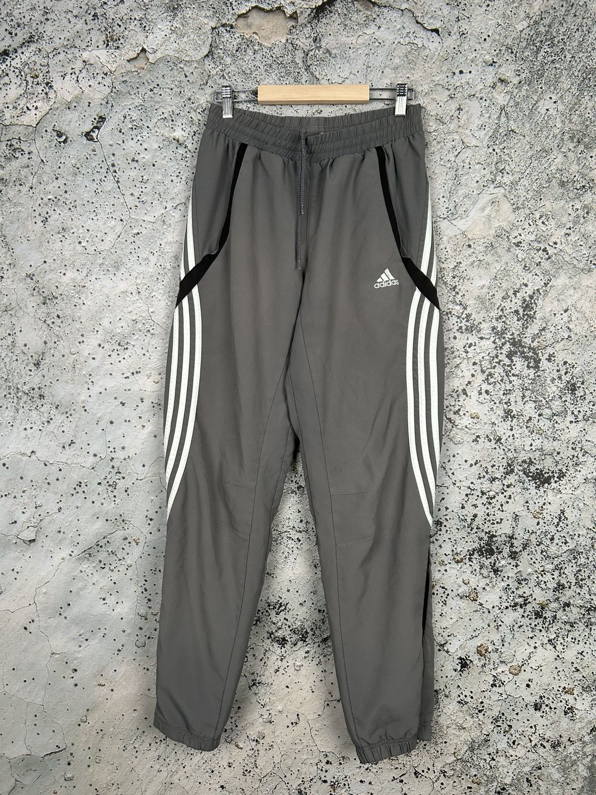 Adidas Vintage Adidas Y2K Sweatpants Drill Rap Baggy Sportswear Size US 32 / EU 48 - 1 Thumbnail