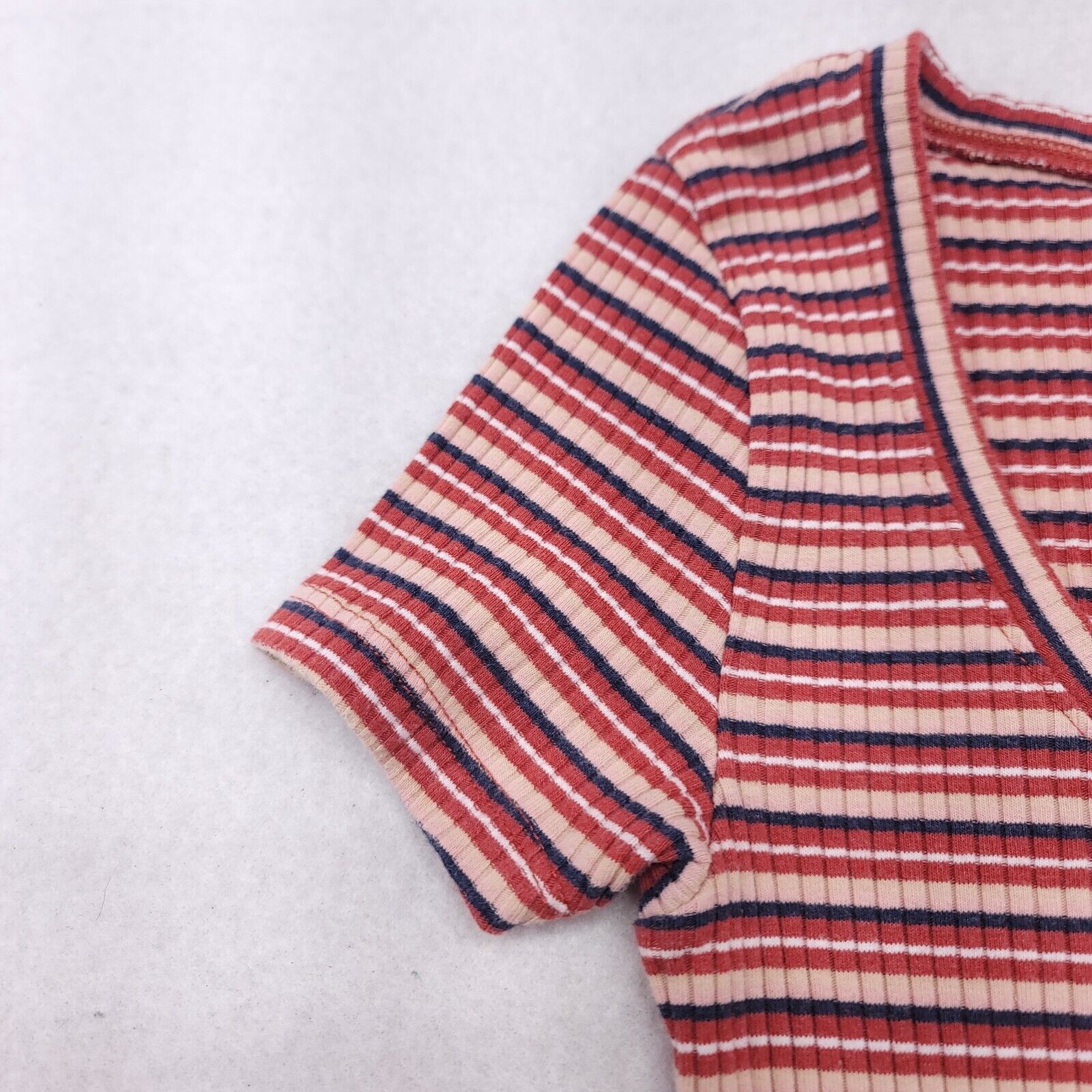 Hollister Hollister Short Sleeve Shirt Women Size XS Red White Striped Size XS / US 0-2 / IT 36-38 - 4 Thumbnail