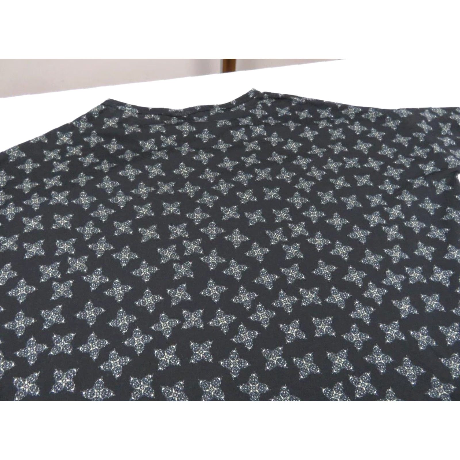 Vintage LuLaRoe Women's Black Geometric Tunic Shirt Size XXS Ninja Stars Irma Shirt Tunic Womens XS(XXS) Black Geometric Stars Ninja 2010s Vintage? Size XXS / US 00 / IT 34 - 6 Thumbnail