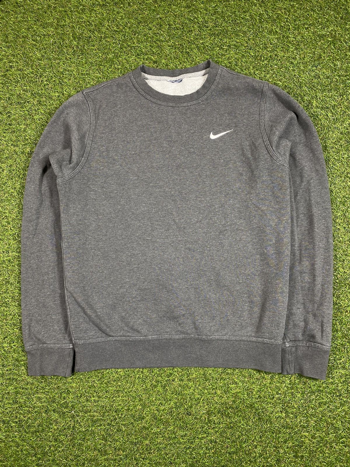Nike Vintage Y2k Nike Sweatshirt streetwear small swoosh size S Size US S / EU 44-46 / 1 - 1 Thumbnail
