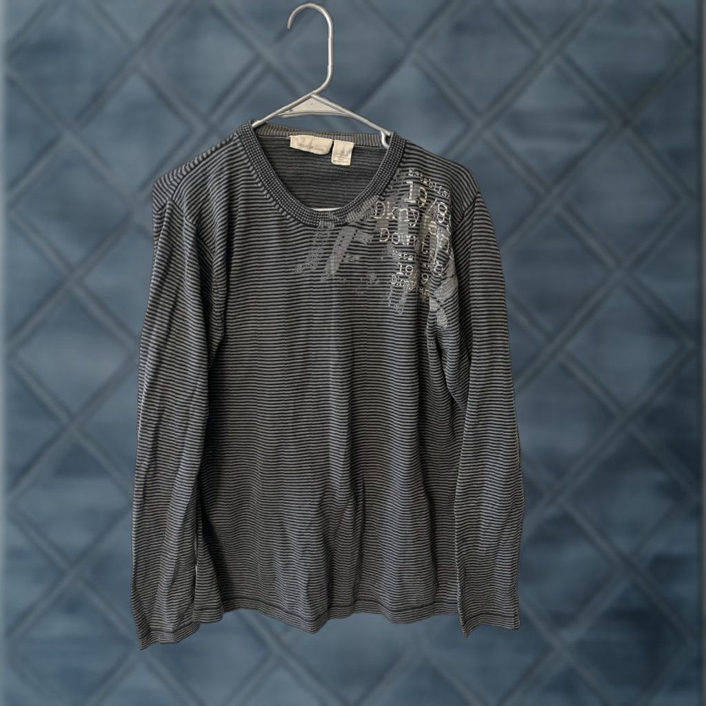 DKNY DKNY Jeans Gray Striped Graphic NYC Themed V Neck Cotton Sweater - M Men Casual Knit Pullover Crew Neck All Seasons Fall Winter Spring Size US M / EU 48-50 / 2 - 1 Thumbnail
