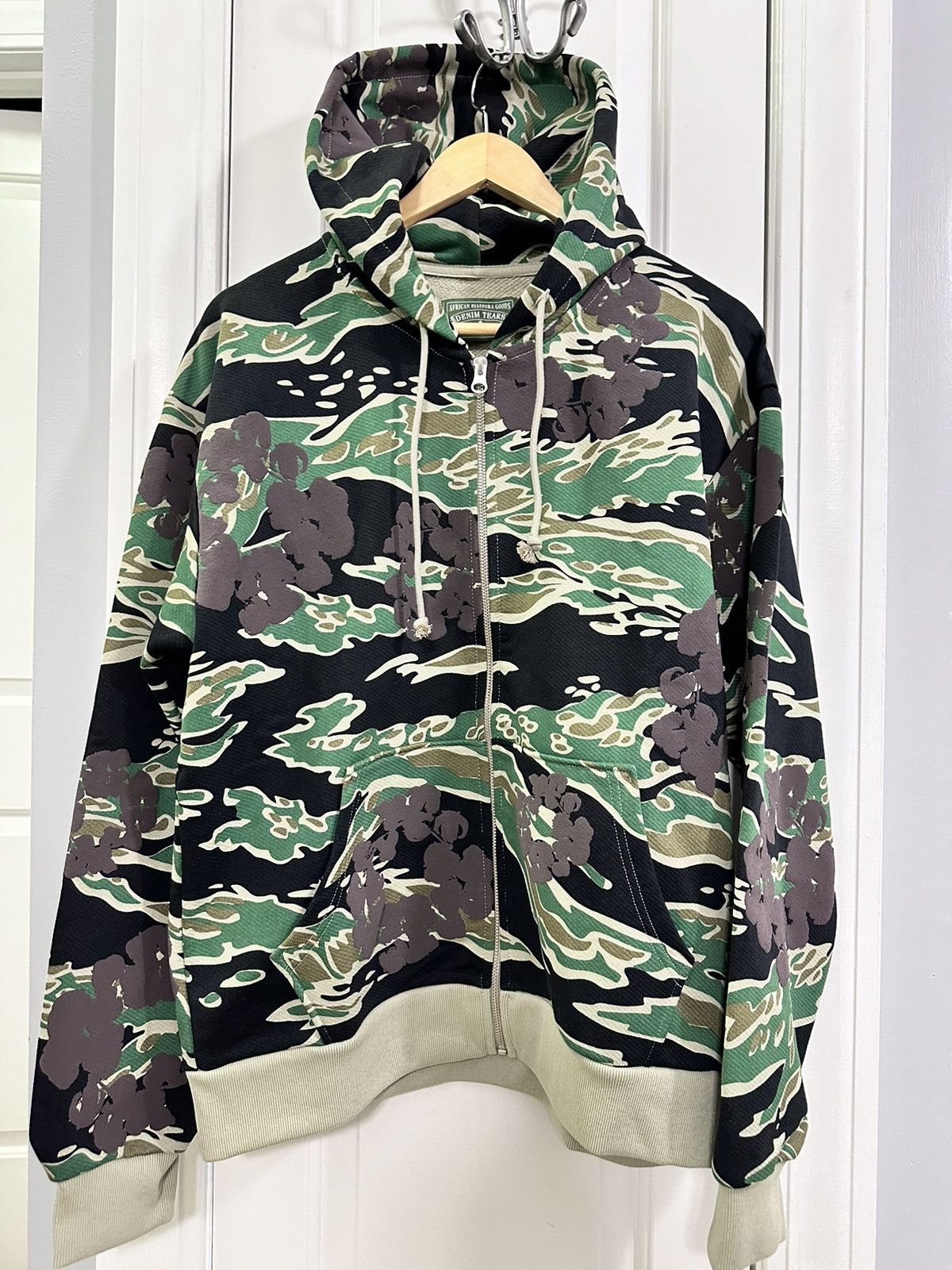【DENIM TEARS】Camo Cotton Wreath Zip Hoodie パーカー denim-tears-green-camo-cotton-