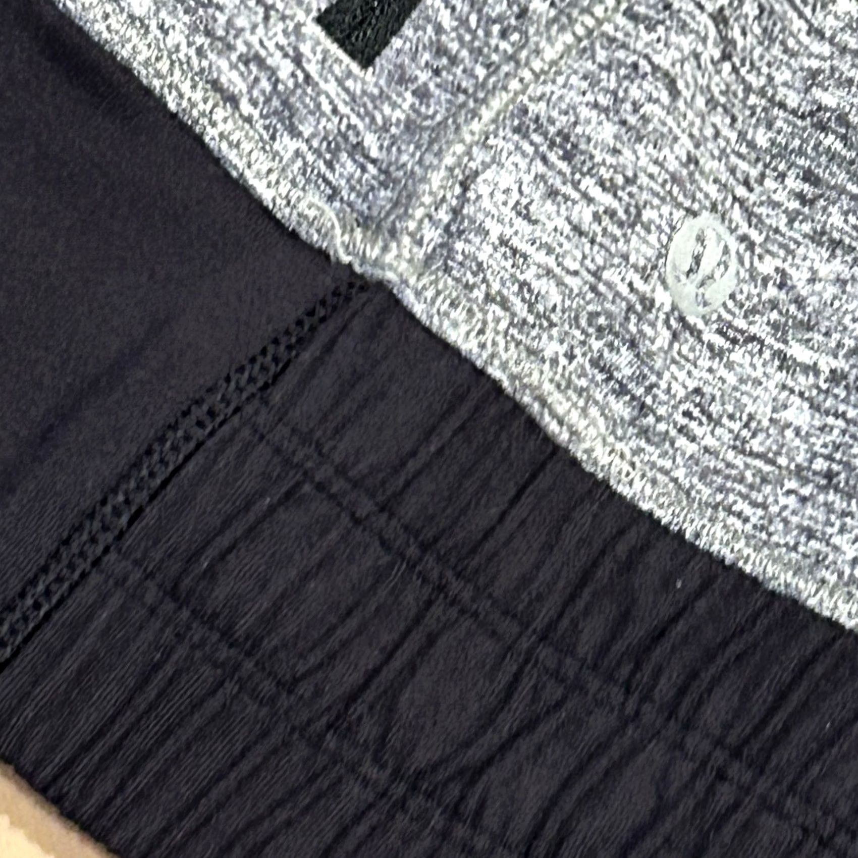 Lululemon Lululemon Think Fast Hoodie Pullover Long Sleeve Women’s 2 Gray Solid Logo Athletic Run & Jogging City Apparel Athleisure Pullover Womens Size 2 Size XS / US 0-2 / IT 36-38 - 5 Thumbnail