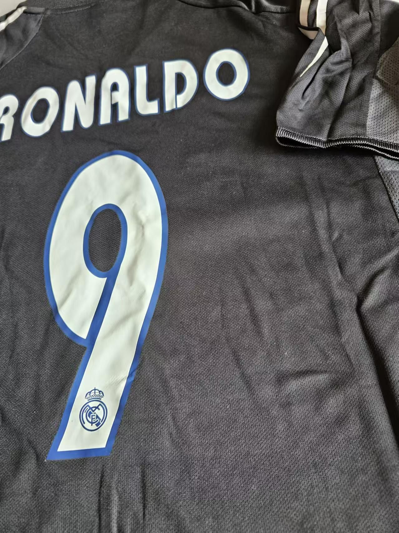 Other 2004 05 Real Madrid 9 Ronaldo Jersey Away Size US XL / EU 56 / 4 - 3 Thumbnail