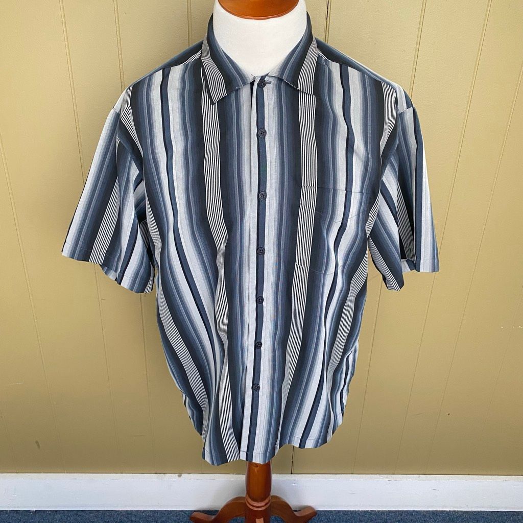 Batik Bay Batik Bay men L button up short sleeve stripe casual dress s Size US L / EU 52-54 / 3 - 1 Thumbnail