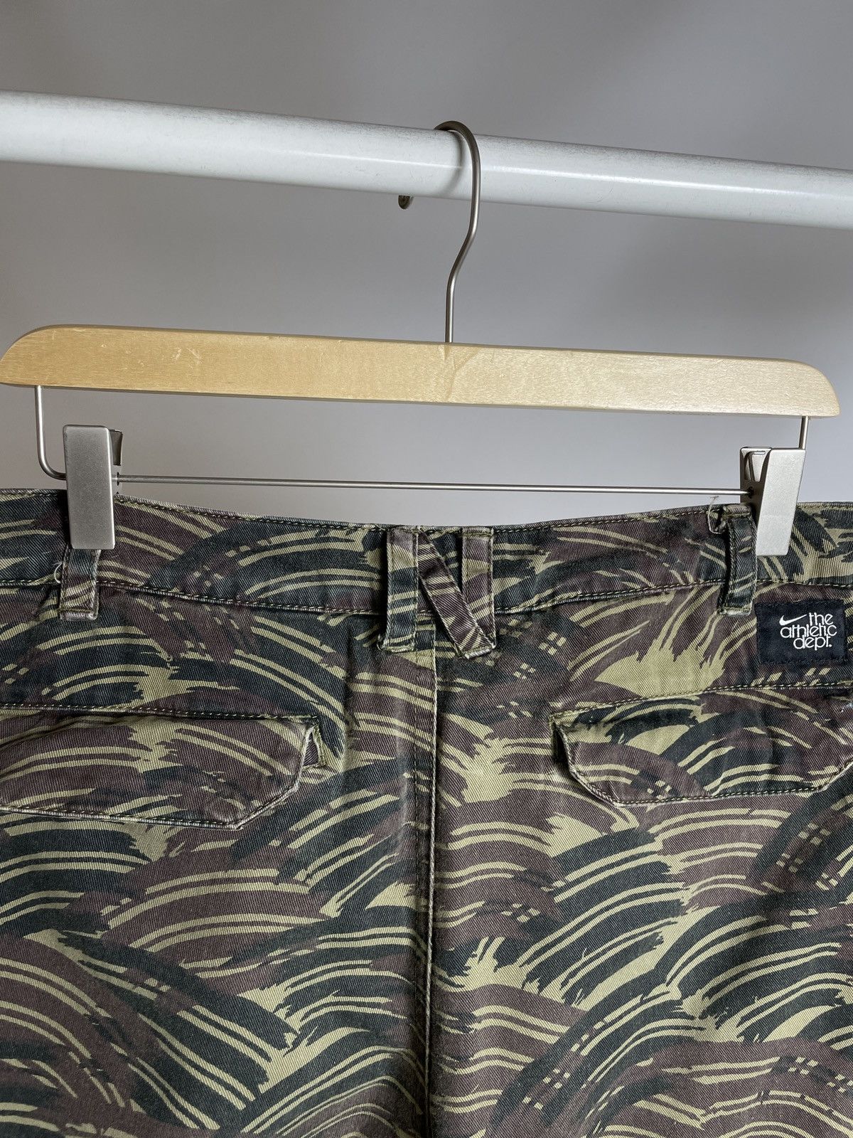 Nike 🍃 VINTAGE 🍃 Nike Wavy tropical camo Printed cargo Shorts Size US 36 / EU 52 - 7 Thumbnail
