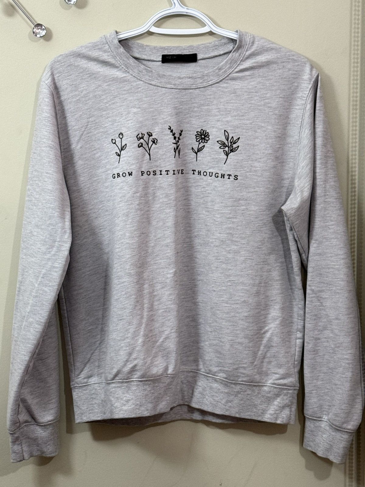 Shein Floral Graphic Sweatshirt SHEIN Size M / US 6-8 / IT 42-44 - 1 Thumbnail