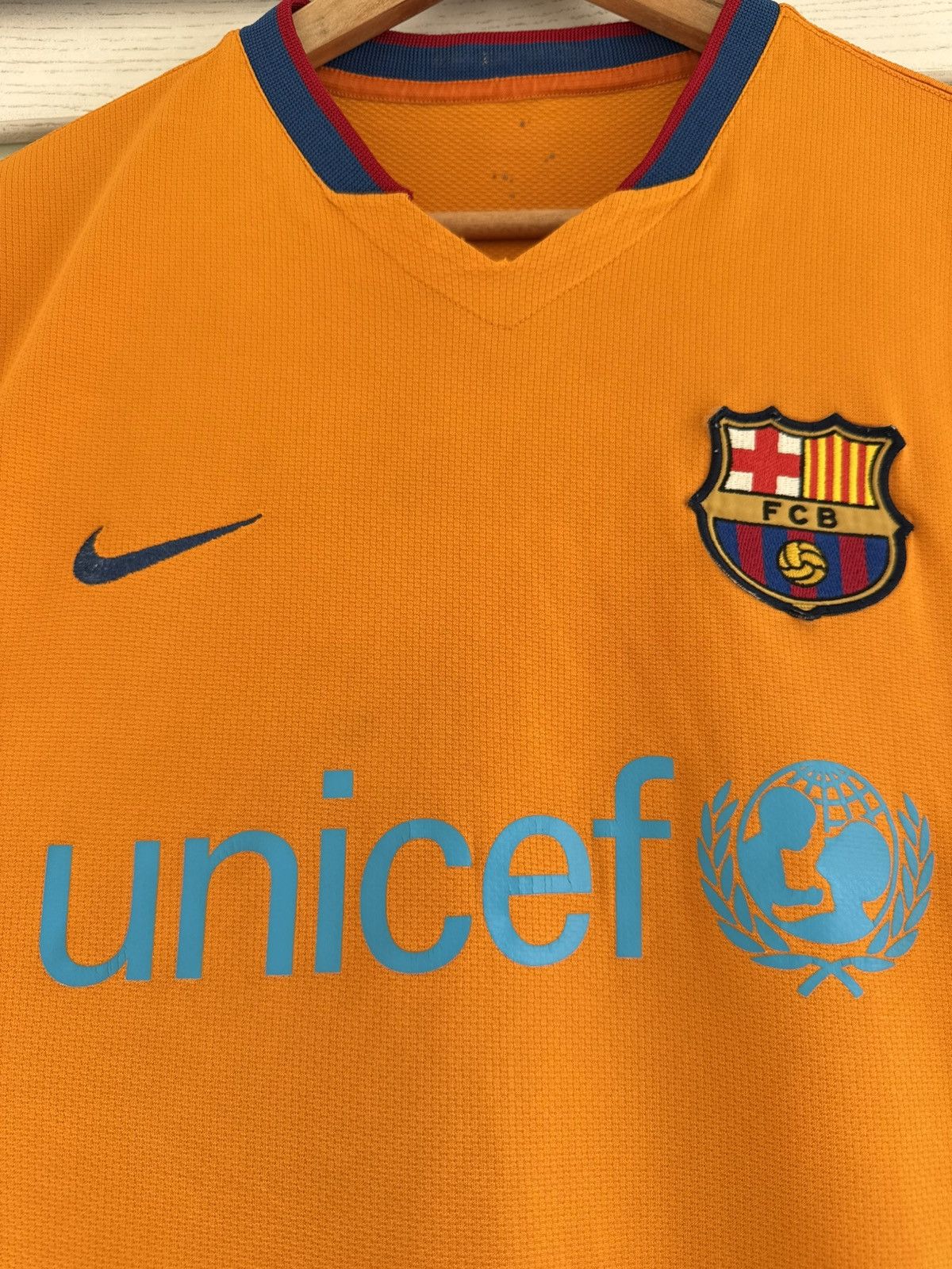 Nike Vintage Barcelona 2006-2007 Away Soccer Jersey Football Kit Size US L / EU 52-54 / 3 - 6 Thumbnail