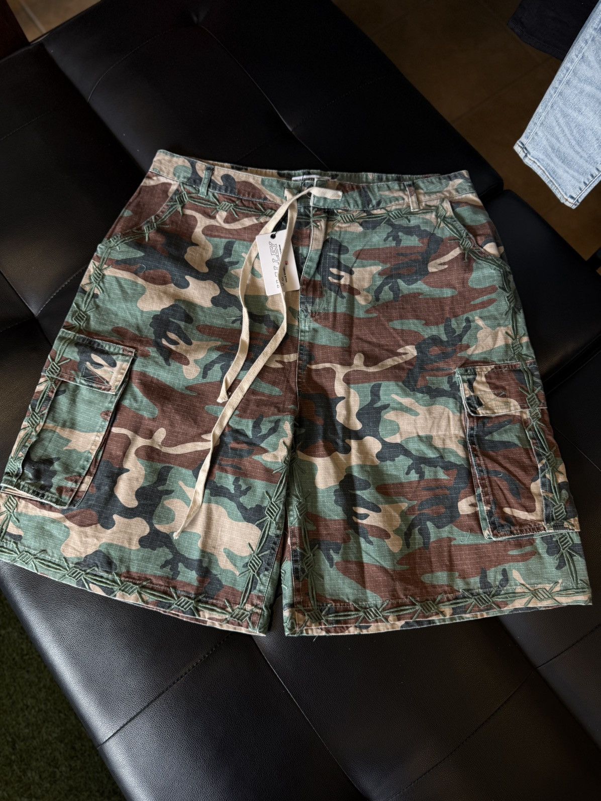 Vale Valley Green Camo Wire Shorts Size 36 (NEW) Size US 36 / EU 52 - 1 Thumbnail