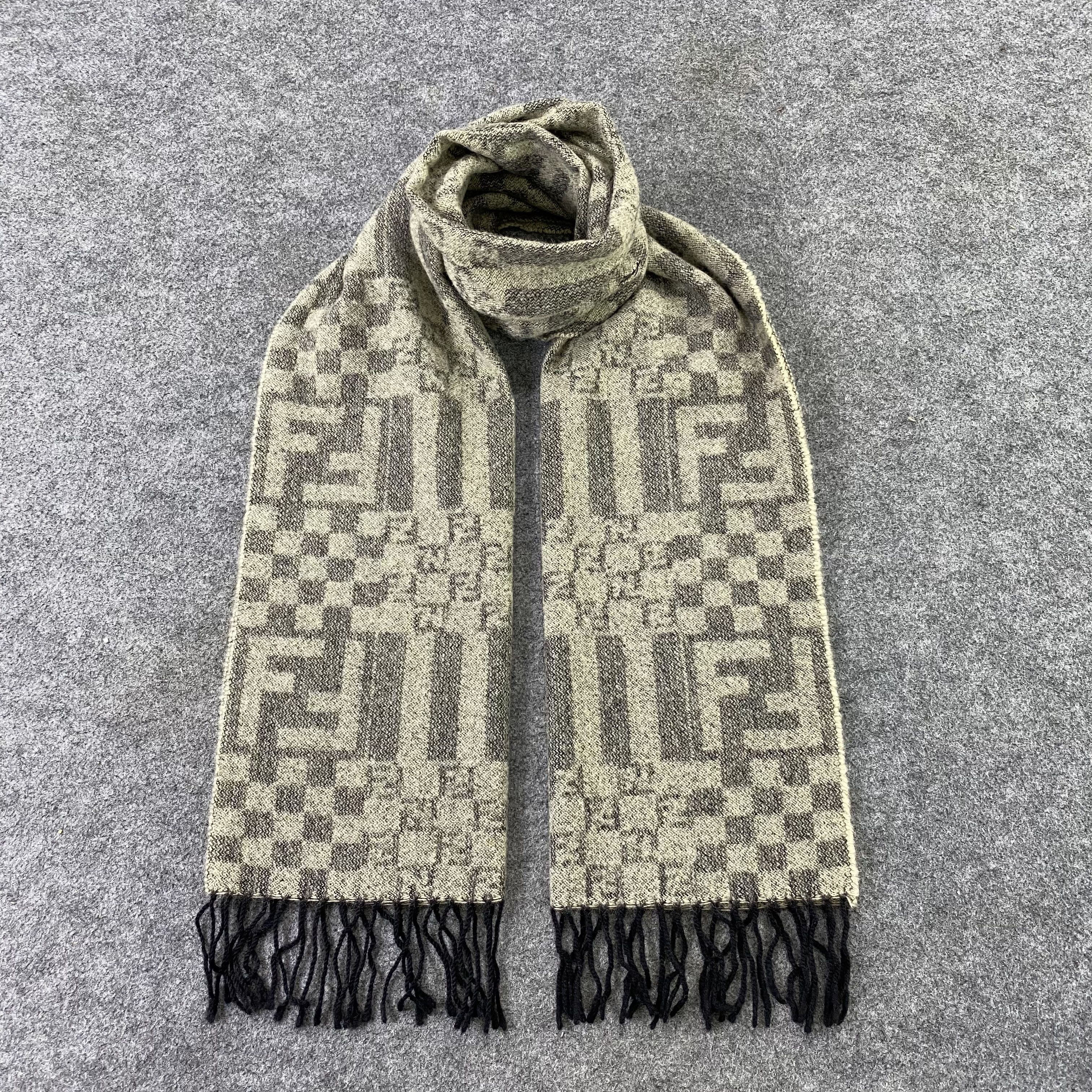 Fendi Fendi Muffler / Scarf / Neckwear -K047 Size ONE SIZE - 1 Thumbnail