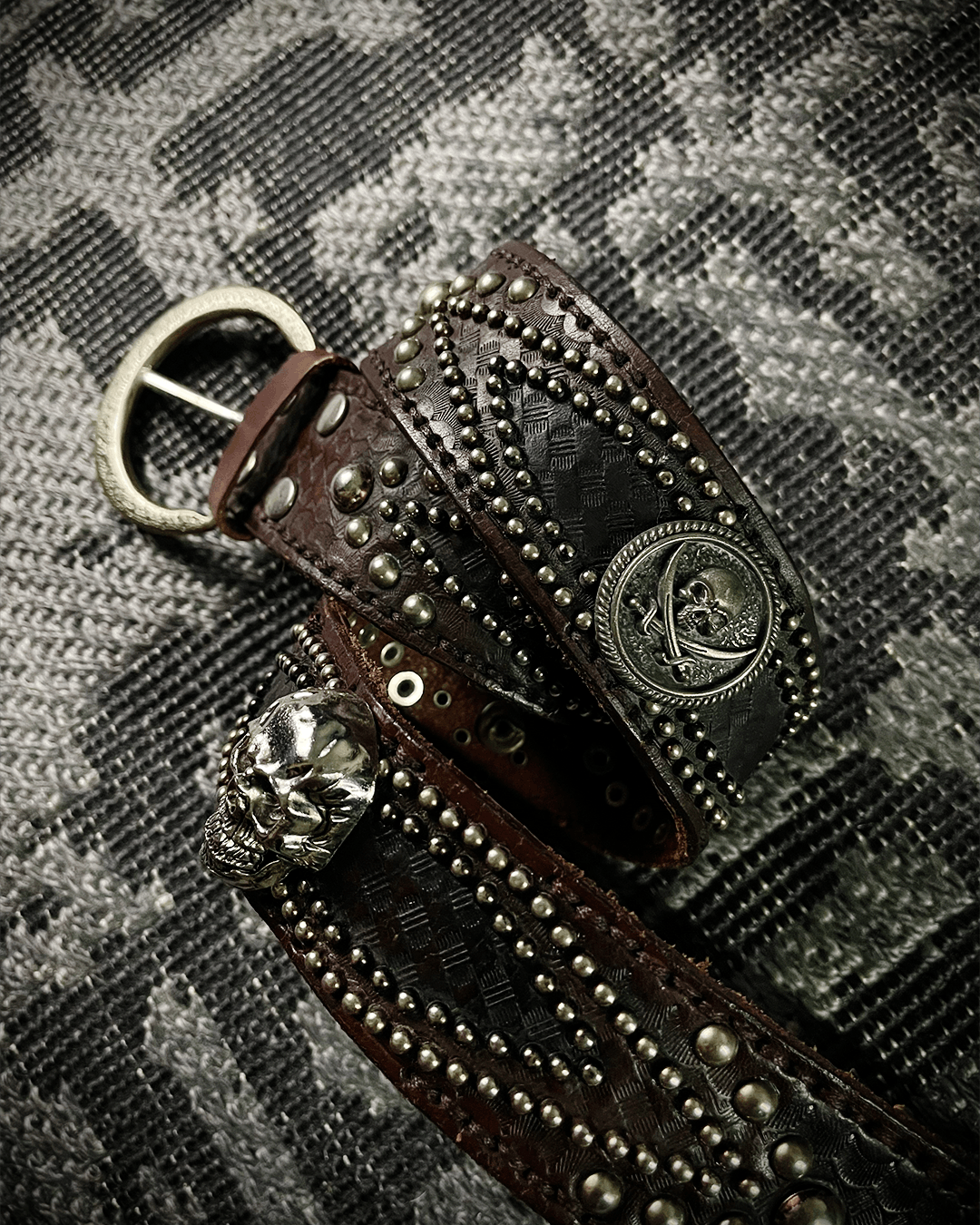 Tornado Mart Tornado Mart Pirate Skull Blue Gem Leather Belt Size 30 - 2 Thumbnail
