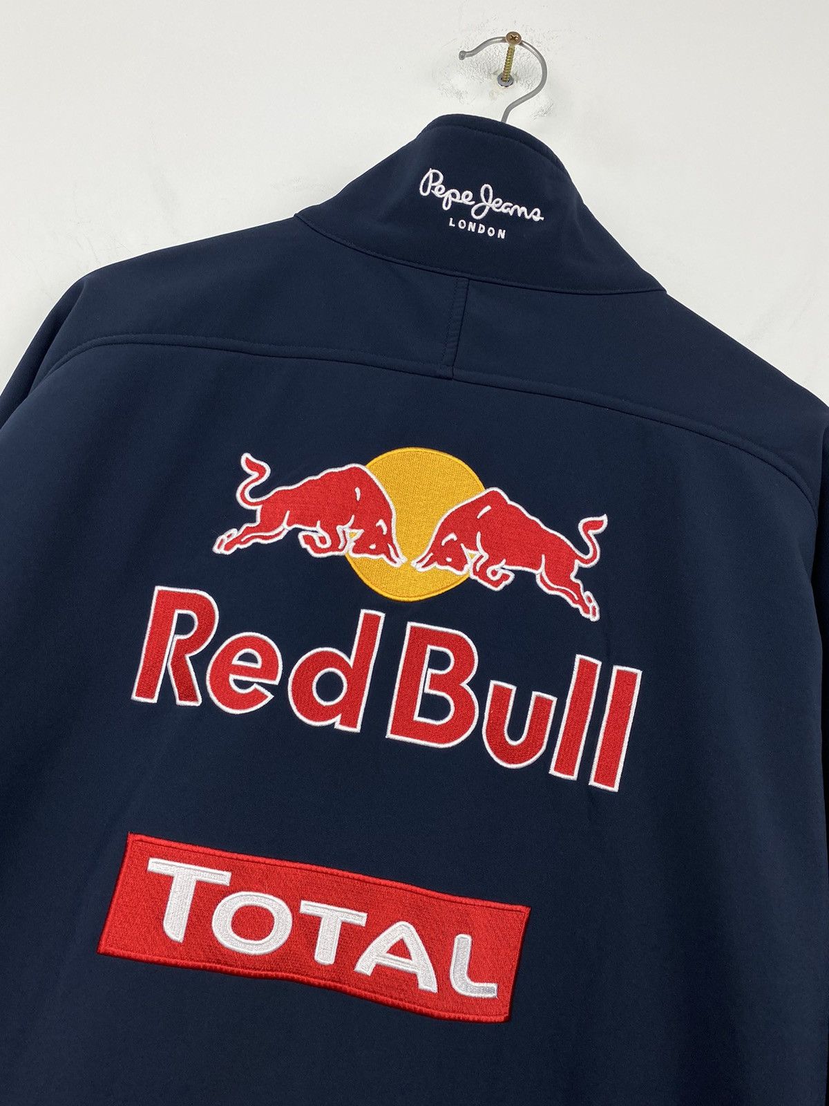 Red Bull Red Bull Infinity Softshell Racing Jacket F1 BMW Honda Size US XL / EU 56 / 4 - 11 Thumbnail