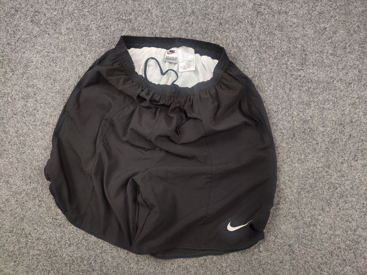 Nike Vintage 90's Nike Gray Nylon Swoosh Pocket Casual Shorts Y2K Size US 34 / EU 50 - 4 Thumbnail