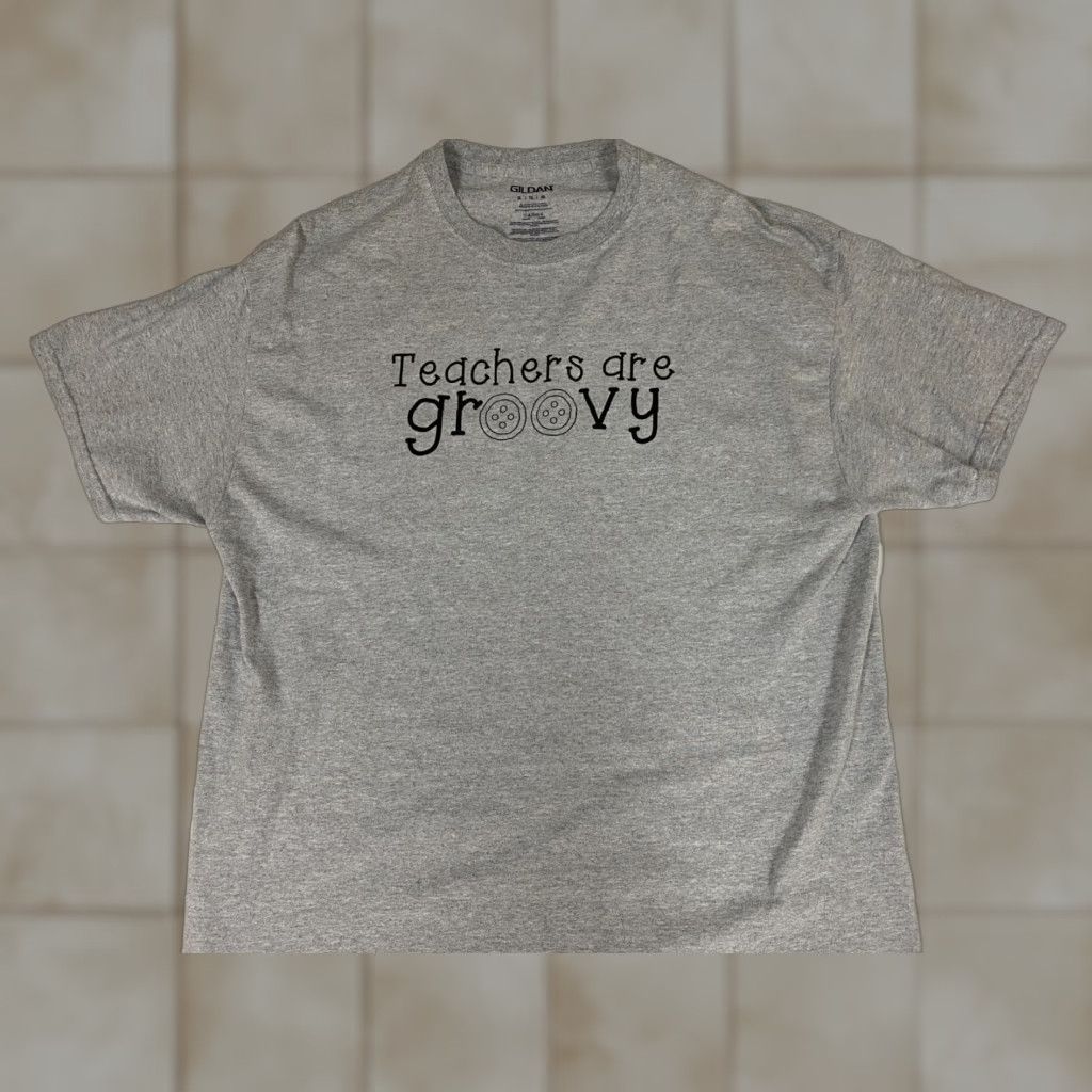 Gildan Gildan Teacher Mens T-Shirt XL Gray Crew Neck Short Sleeve Logo All Seasons Regular Size USA? Size US XL / EU 56 / 4 - 1 Thumbnail