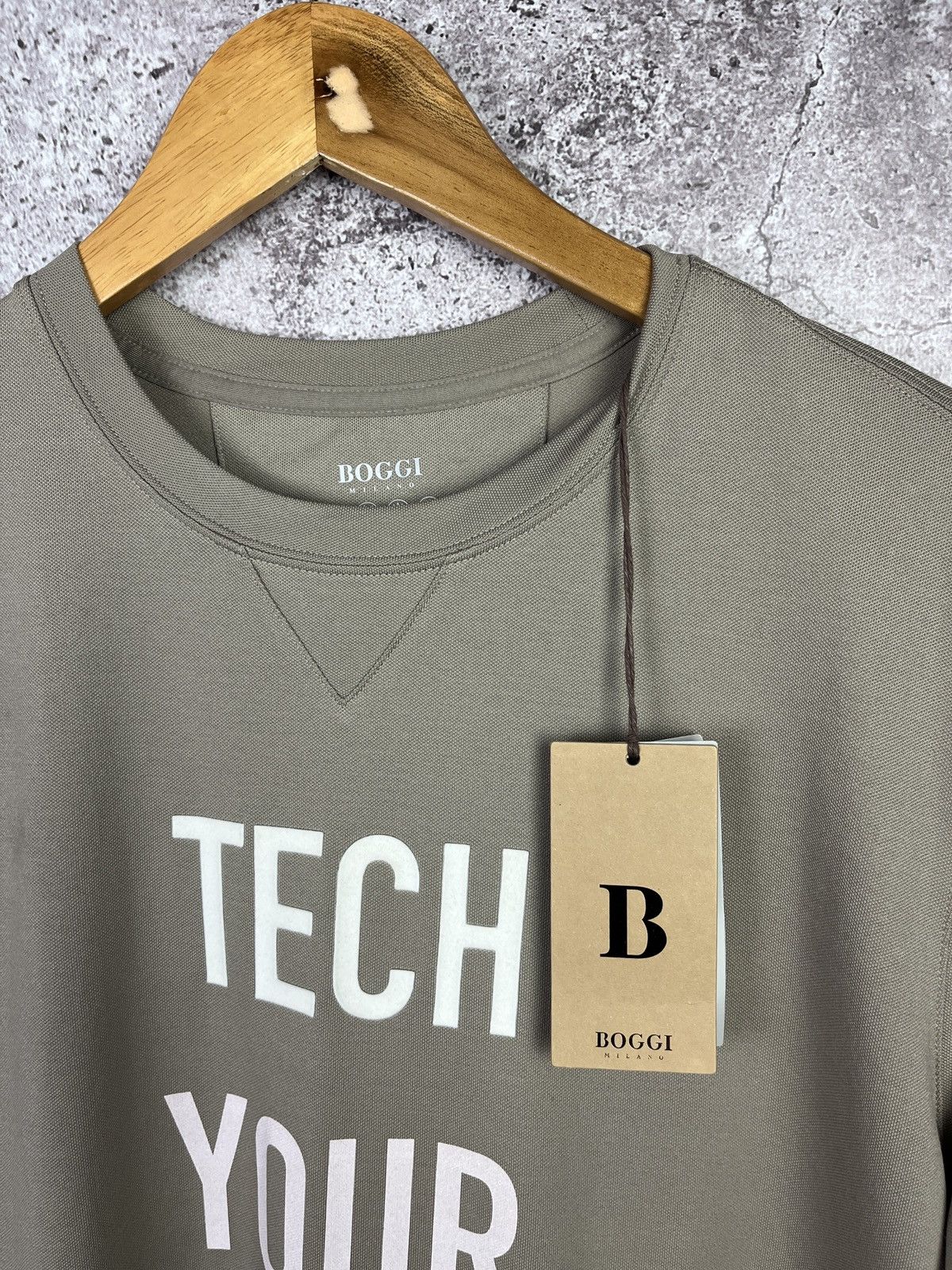 Boggi Boggi Milano 🇮🇹 Tech Your Time T-Shirt Taupe Stretch BNWT Size US M / EU 48-50 / 2 - 2 Thumbnail
