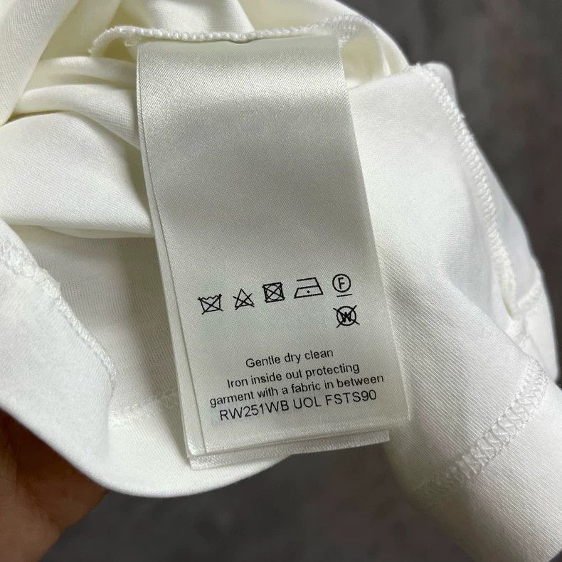 Louis Vuitton Louis Vuitton 25 latest white neon logo round neck short s Size US L / EU 52-54 / 3 - 5 Thumbnail