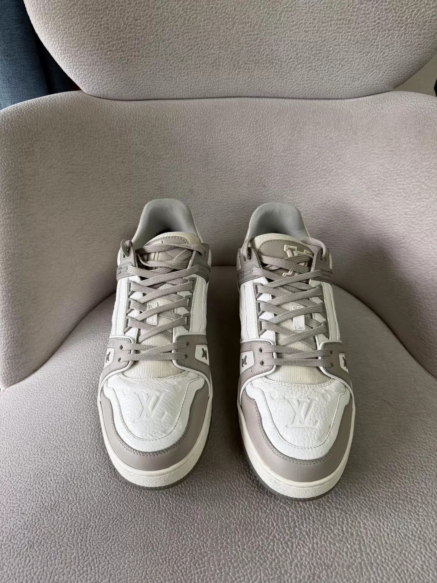 Louis Vuitton Louis Vuitton Trainer White/gray UK6/40 98 New Size US 7 / EU 40 - 2 Thumbnail